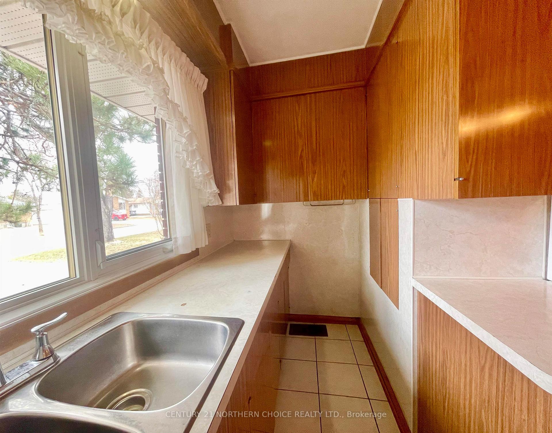 Photo 10 of 45 Dingwall Parkway, Dryden, Milestone — HOMEH