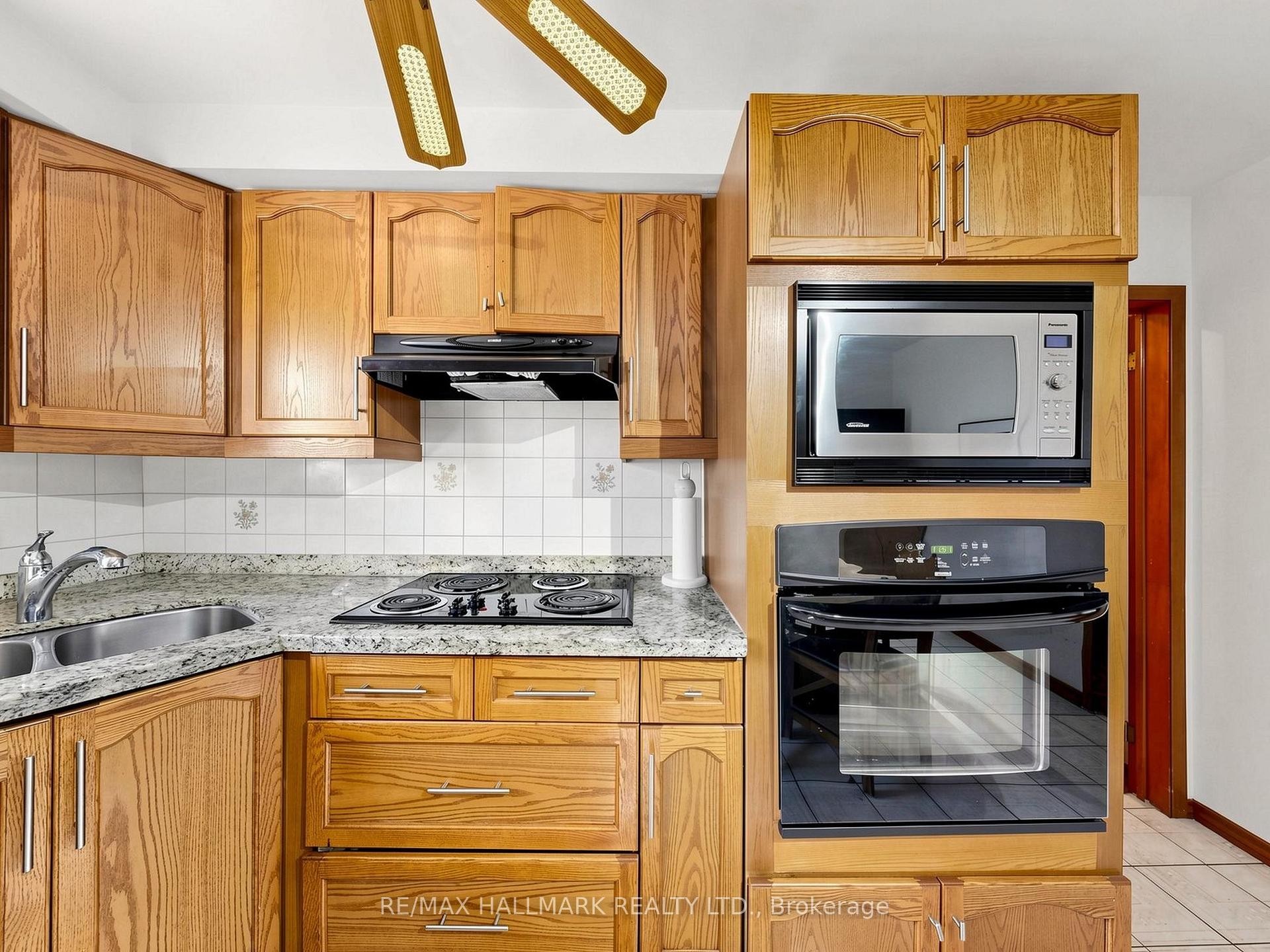 Photo 10 of 4 Multiflora Place, Markham, Bayview Glen — HOMEH