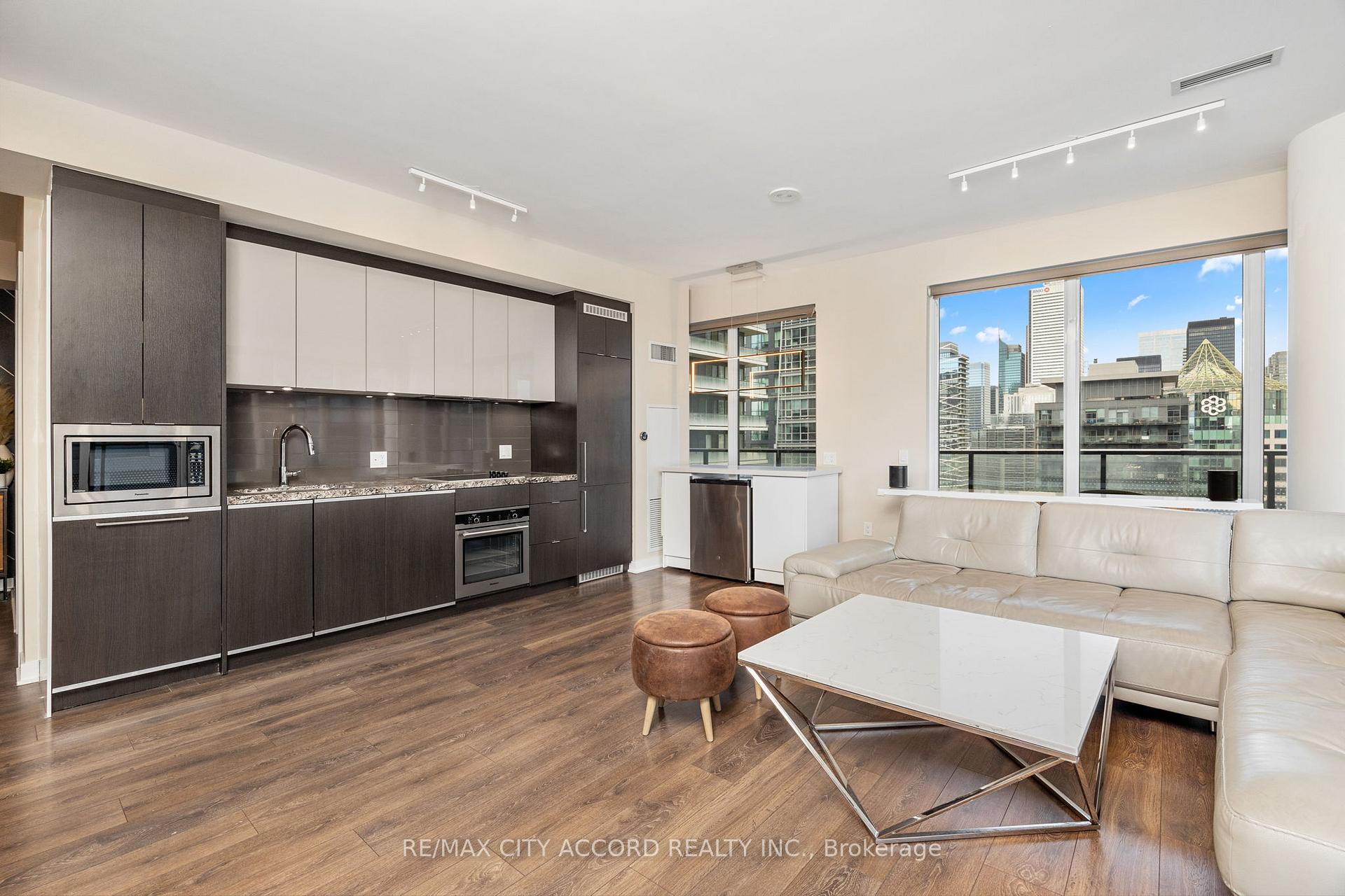 Photo 2 of Unit 3702, 115 Blue Jays Way, Toronto, Waterfront Communities — HOMEH