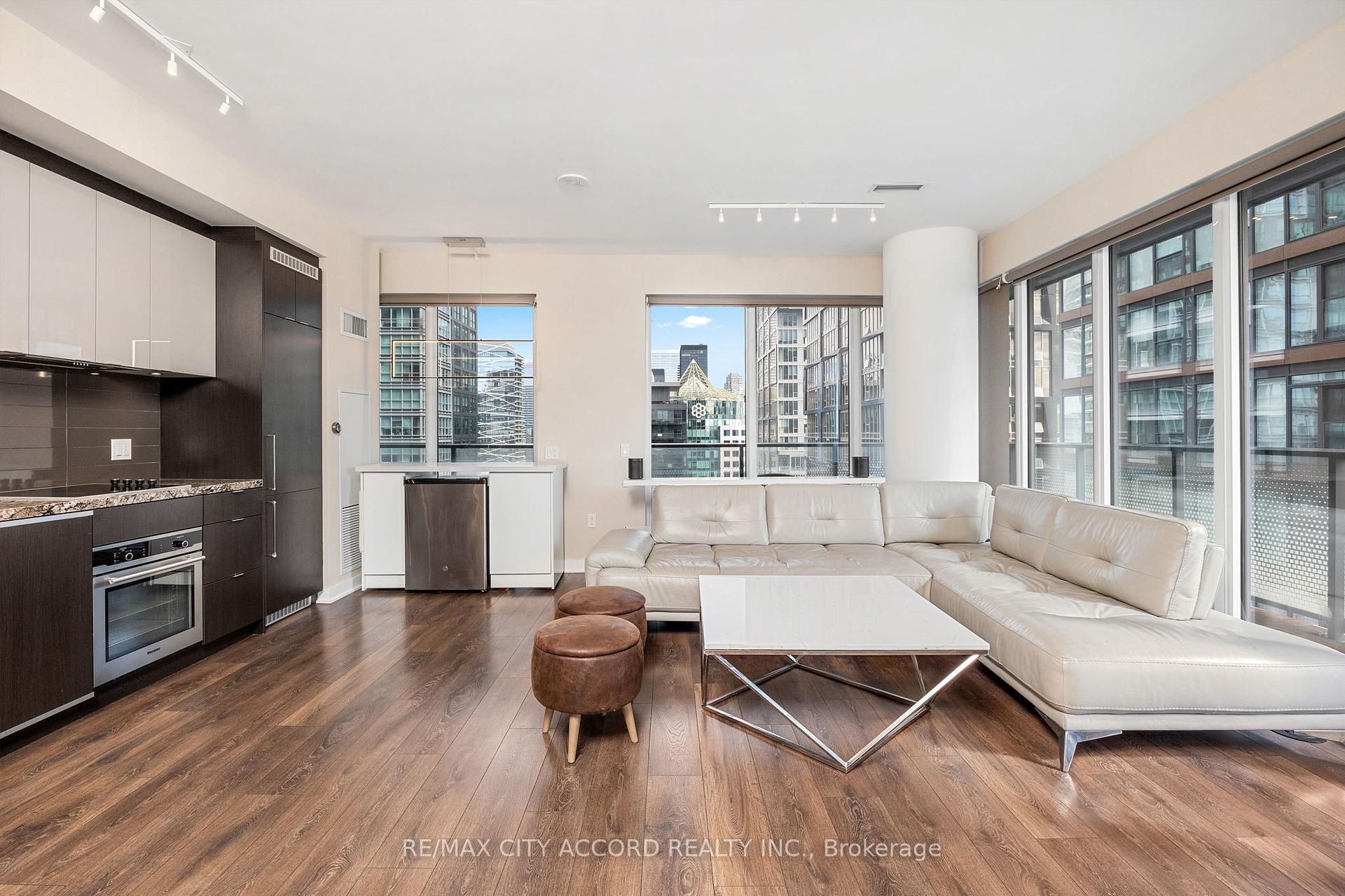 Photo 5 of Unit 3702, 115 Blue Jays Way, Toronto, Waterfront Communities — HOMEH