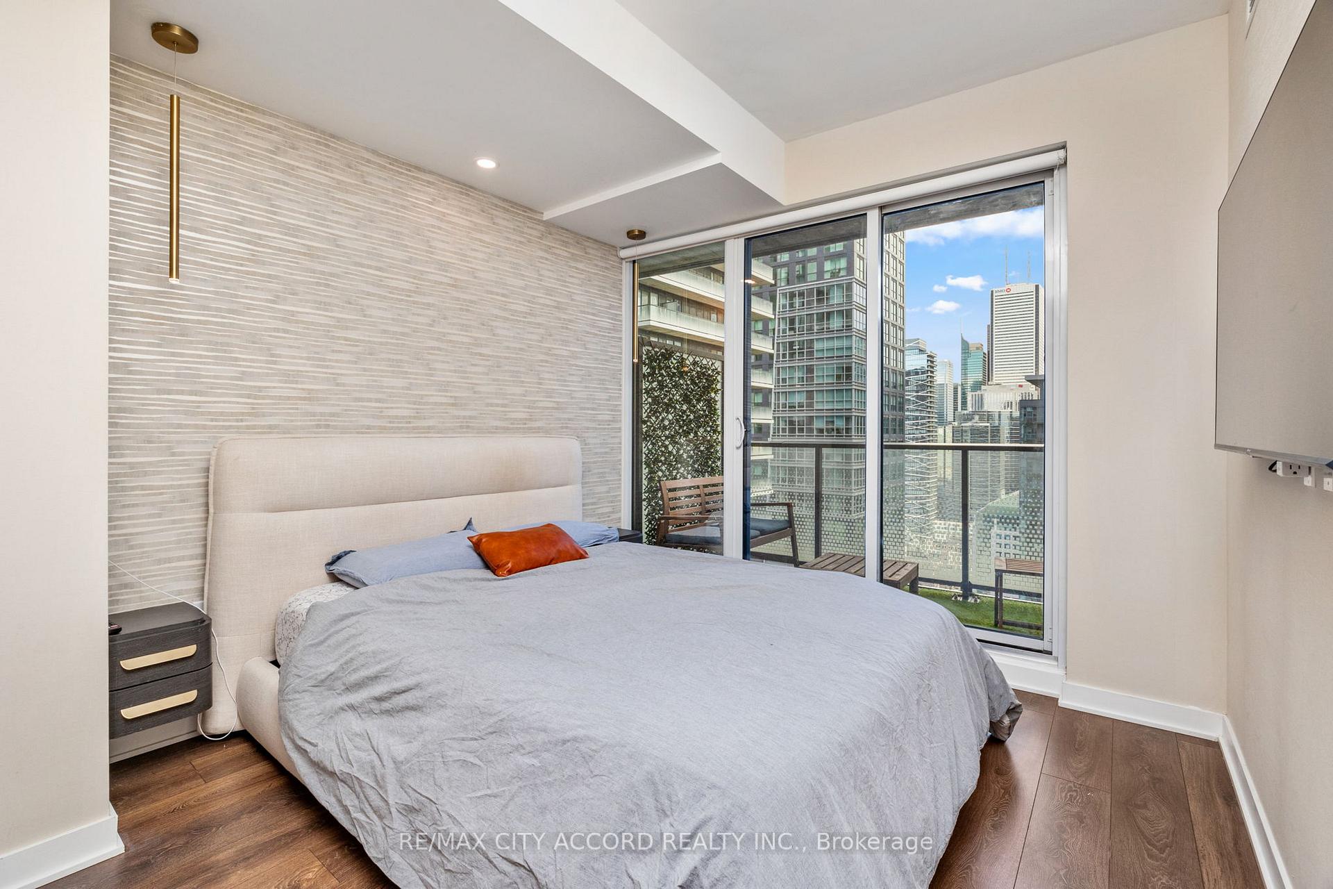 Photo 7 of Unit 3702, 115 Blue Jays Way, Toronto, Waterfront Communities — HOMEH