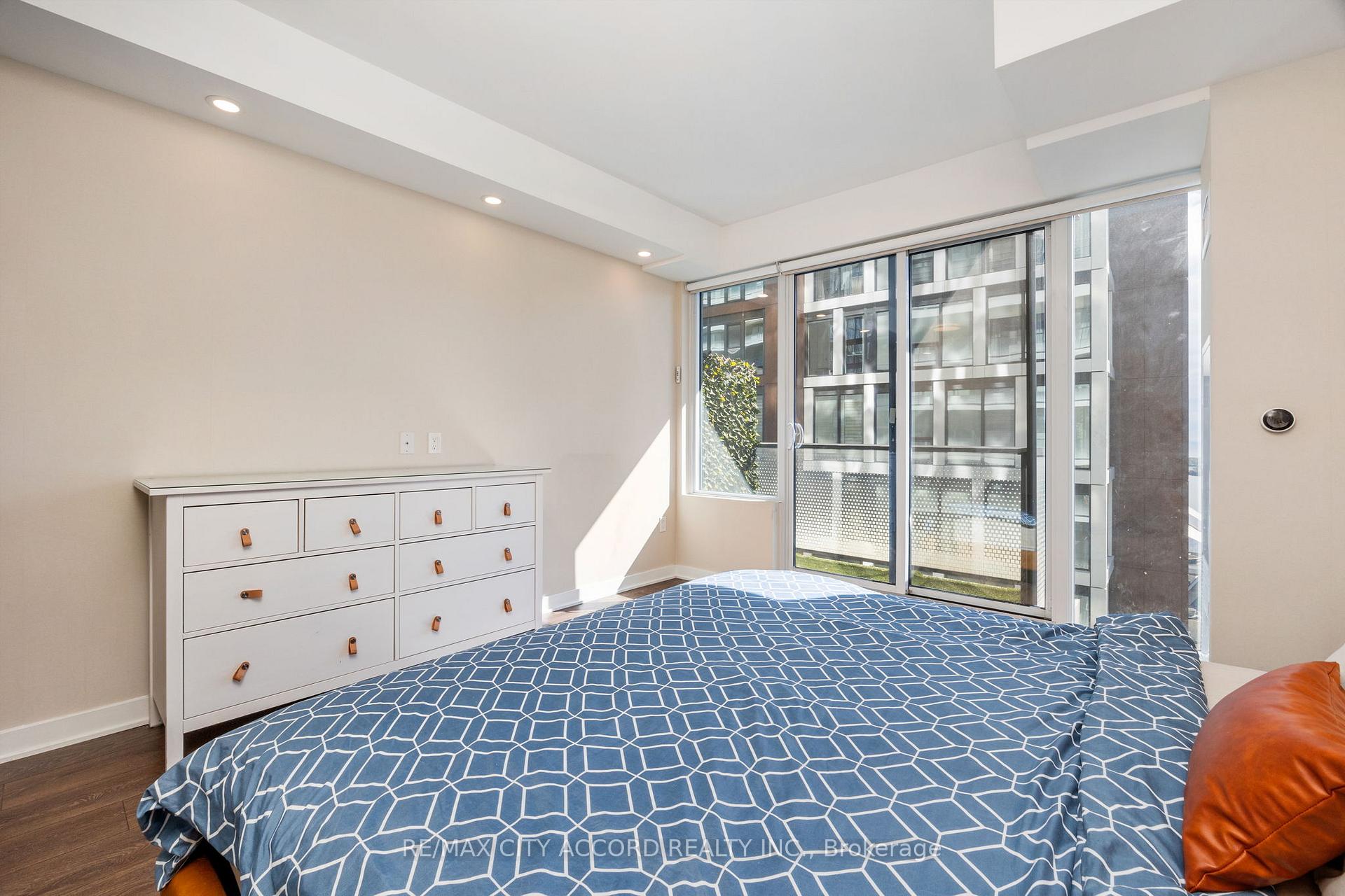 Photo 9 of Unit 3702, 115 Blue Jays Way, Toronto, Waterfront Communities — HOMEH