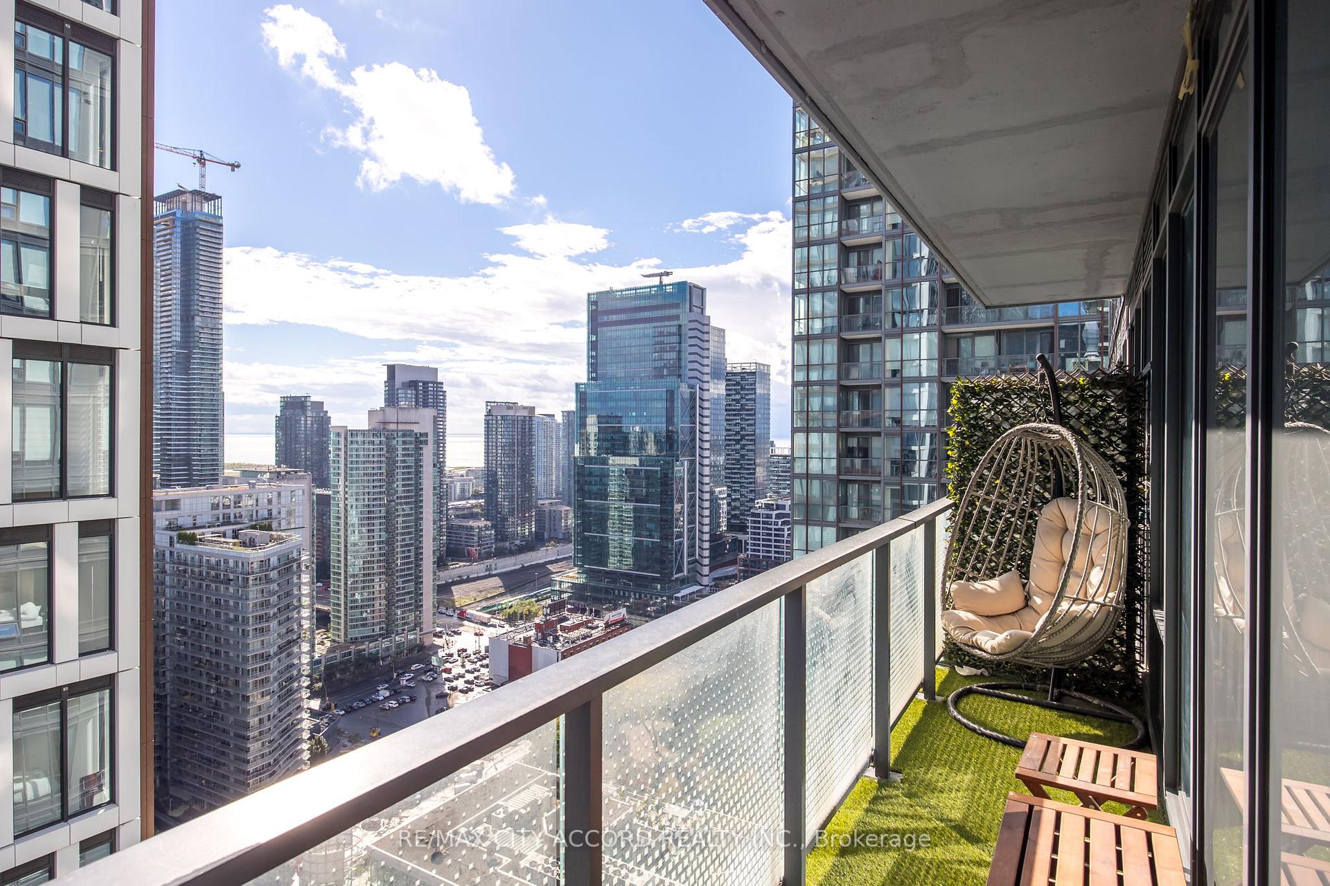 Photo 13 of Unit 3702, 115 Blue Jays Way, Toronto, Waterfront Communities — HOMEH