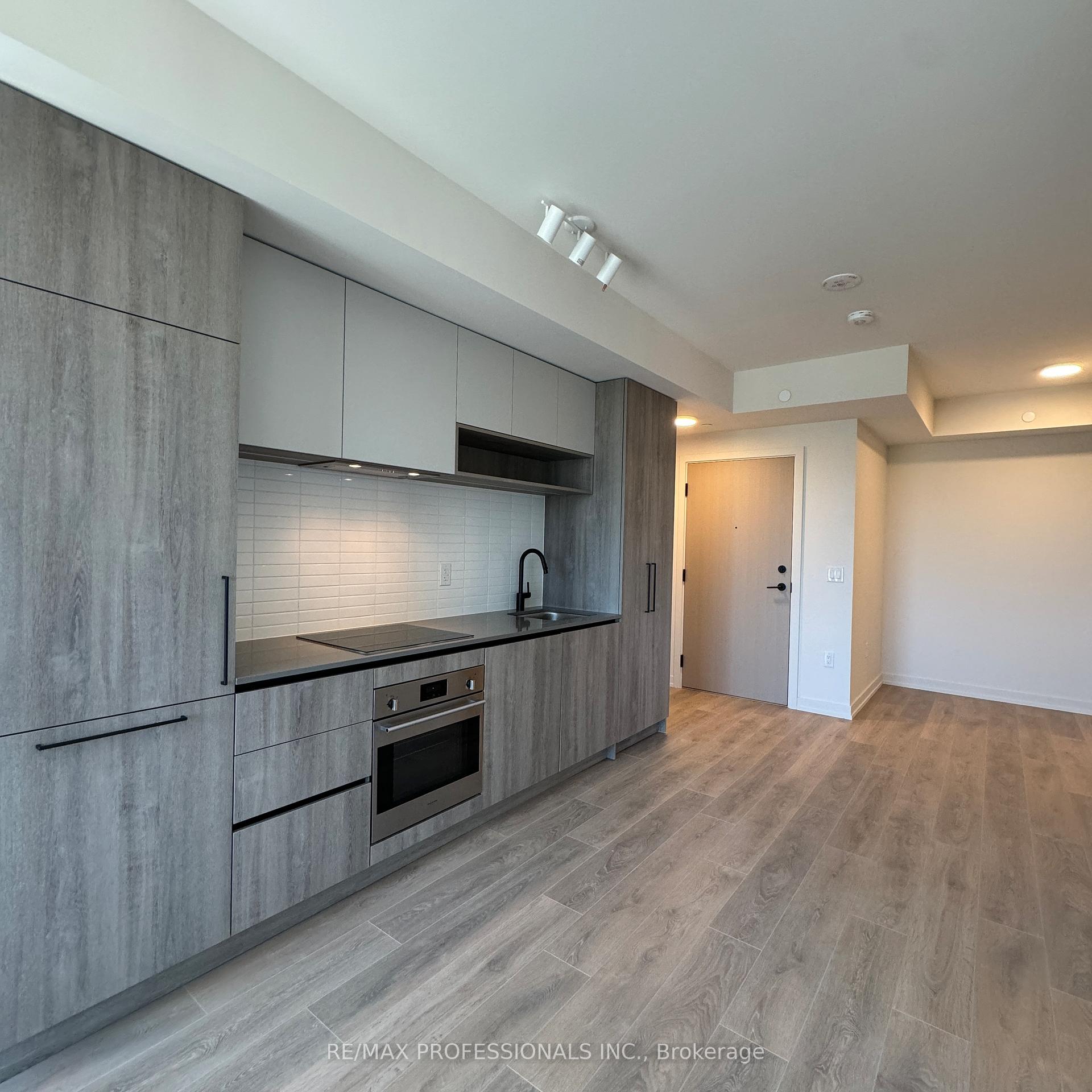 Photo 4 of Unit 901, 181 Sterling Road, Toronto, Dufferin Grove — HOMEH