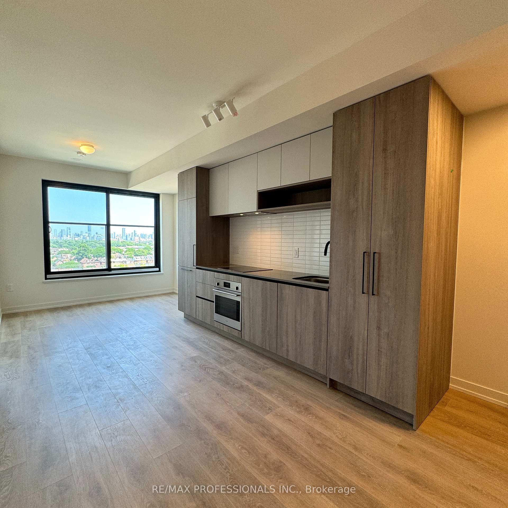 Photo 8 of Unit 901, 181 Sterling Road, Toronto, Dufferin Grove — HOMEH