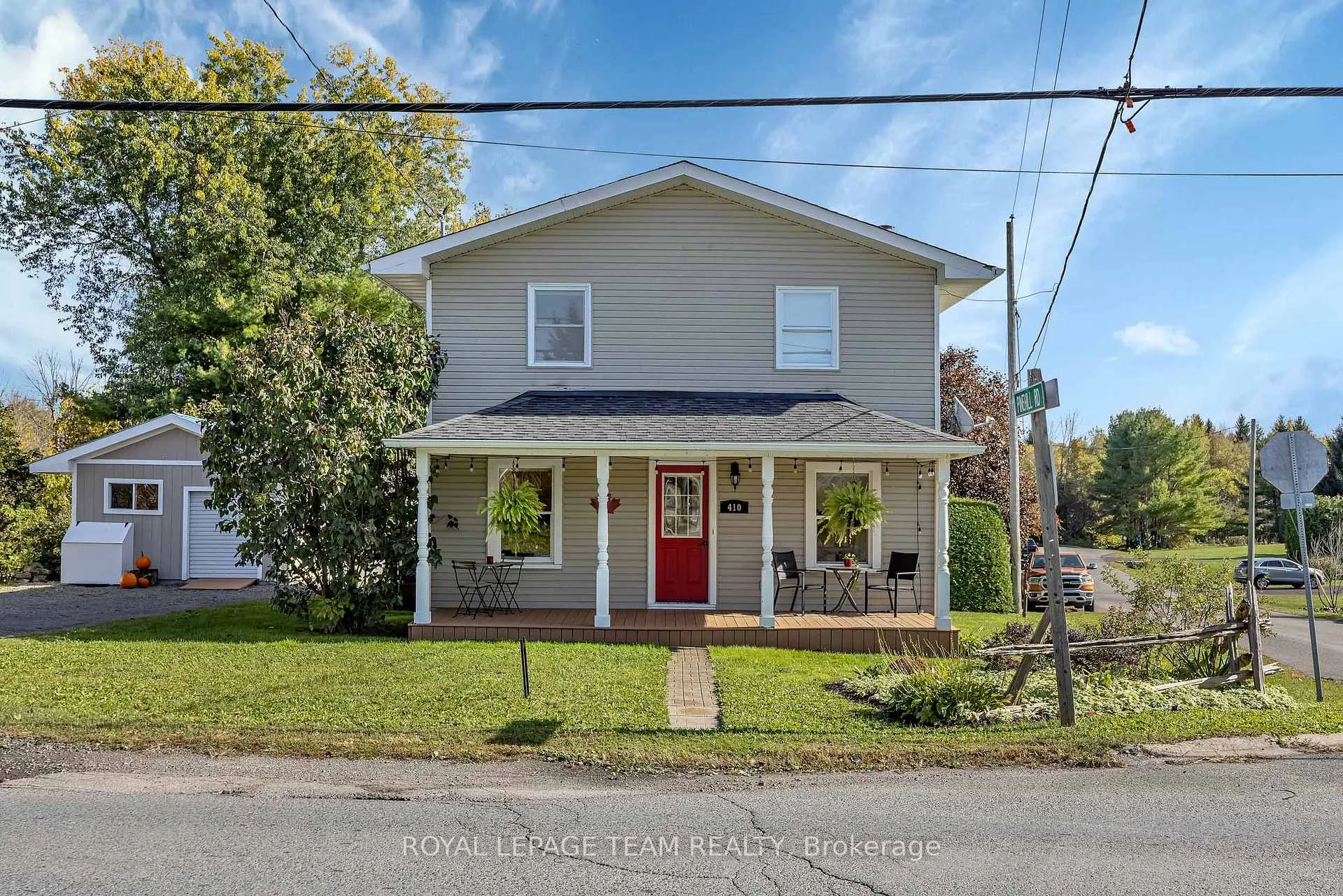 Photo of 410 Clothier Street W