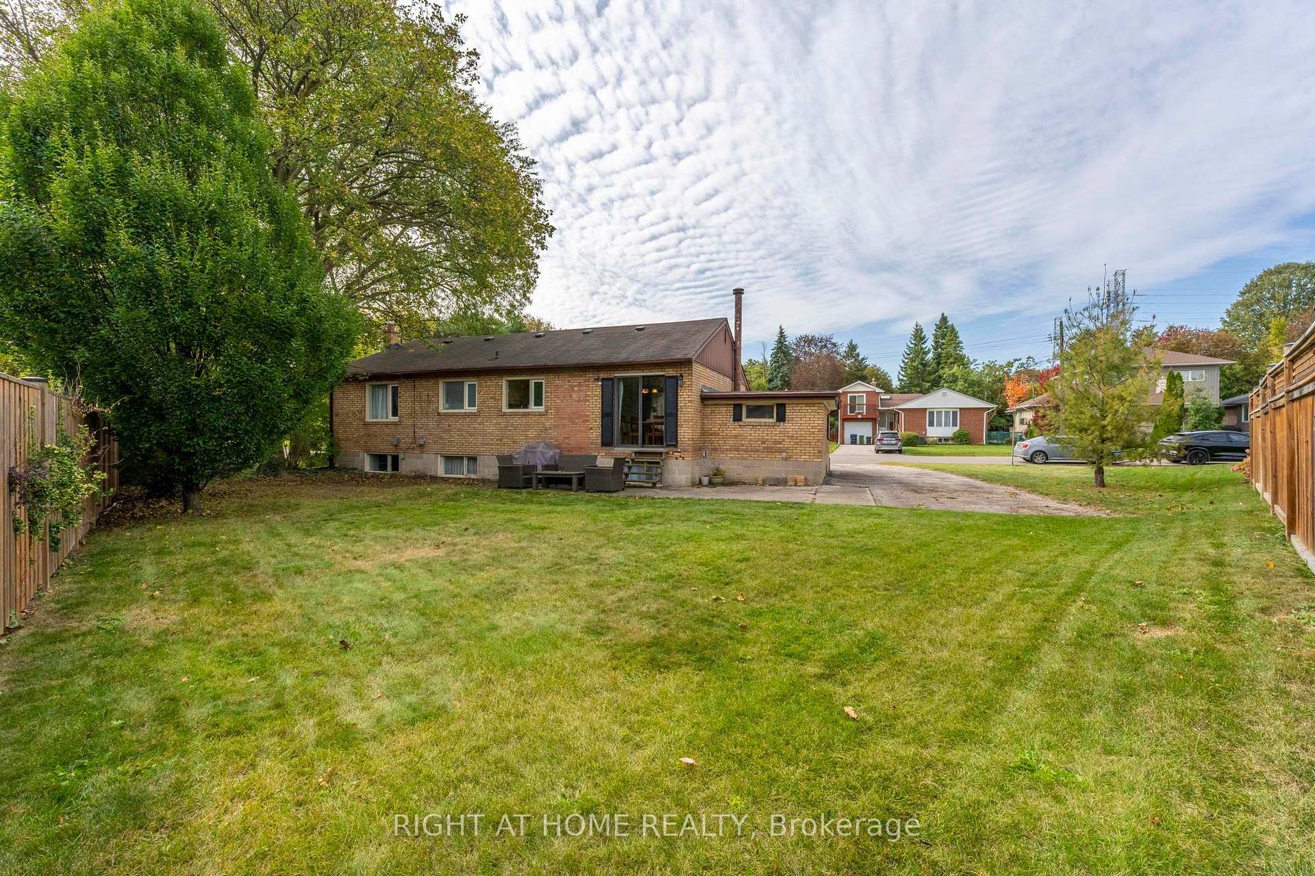 Photo 6 of 9 Appledale Road, Etobicoke, Princess-Rosethorn — HOMEH