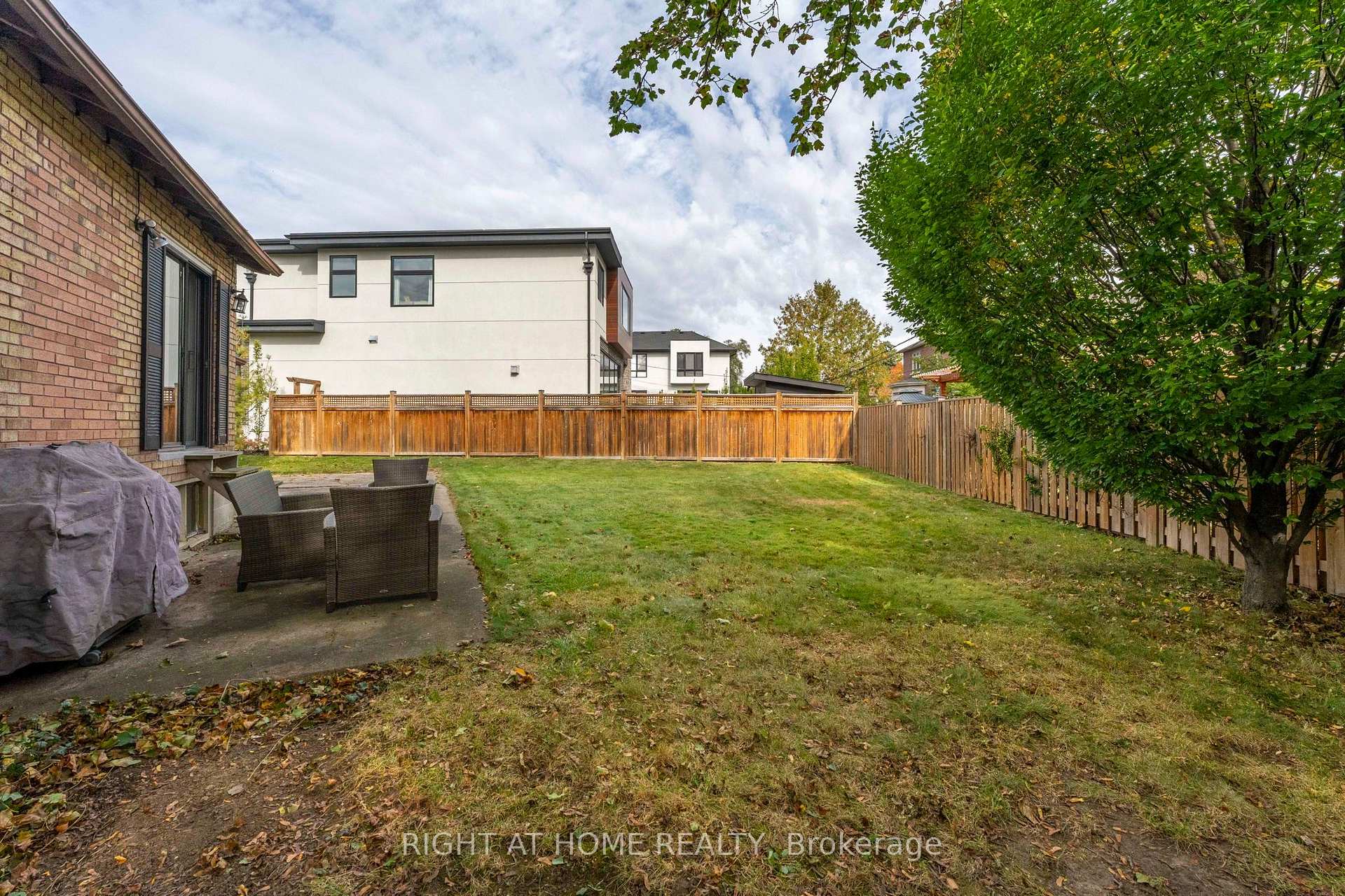 Photo 7 of 9 Appledale Road, Etobicoke, Princess-Rosethorn — HOMEH