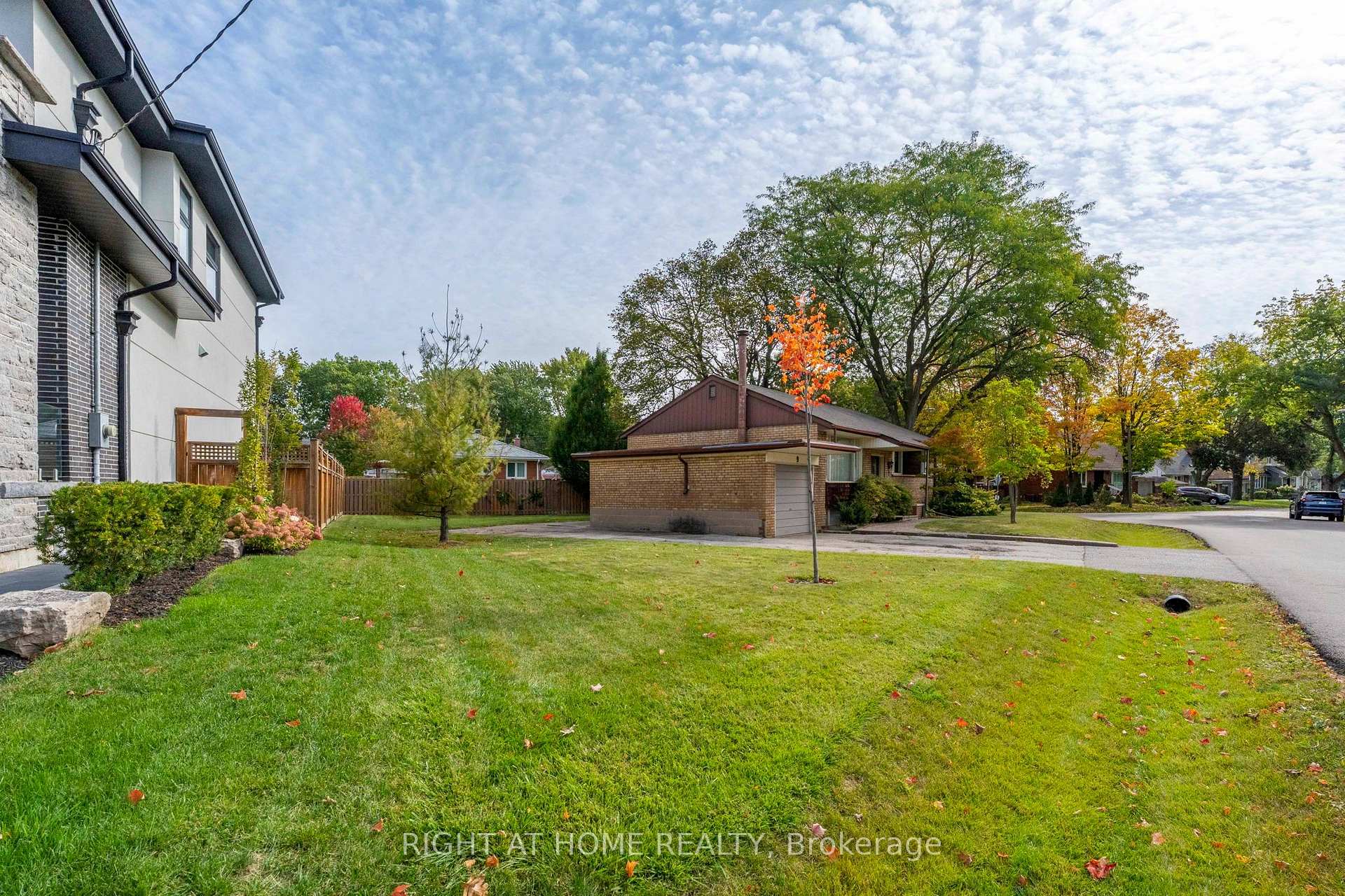 Photo 8 of 9 Appledale Road, Etobicoke, Princess-Rosethorn — HOMEH