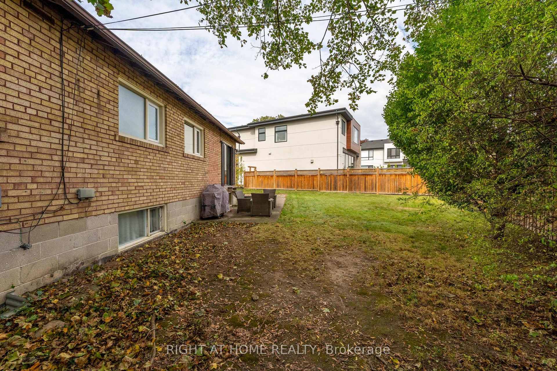 Photo 9 of 9 Appledale Road, Etobicoke, Princess-Rosethorn — HOMEH