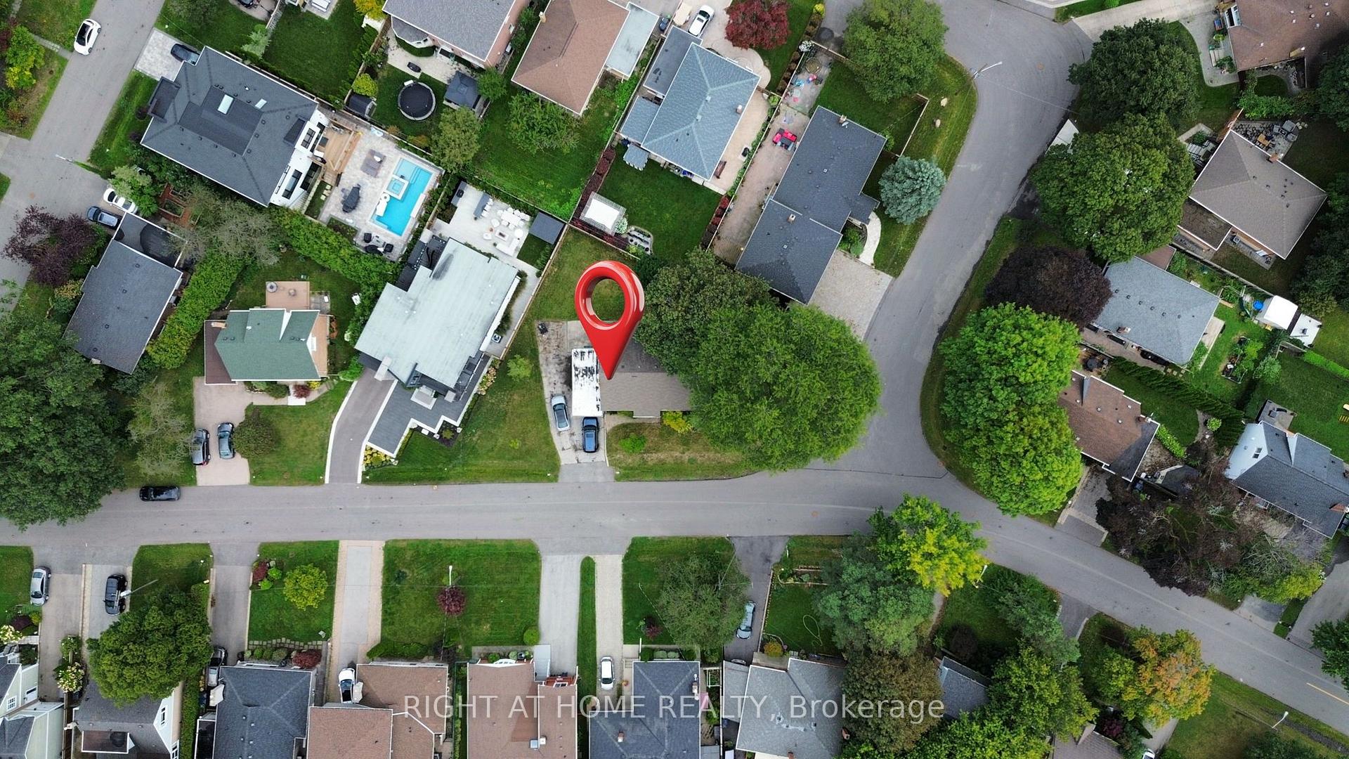 Photo 12 of 9 Appledale Road, Etobicoke, Princess-Rosethorn — HOMEH