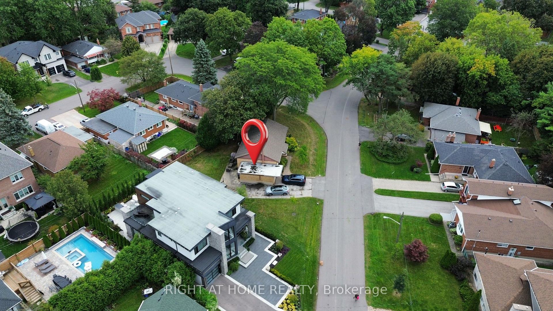 Photo 13 of 9 Appledale Road, Etobicoke, Princess-Rosethorn — HOMEH