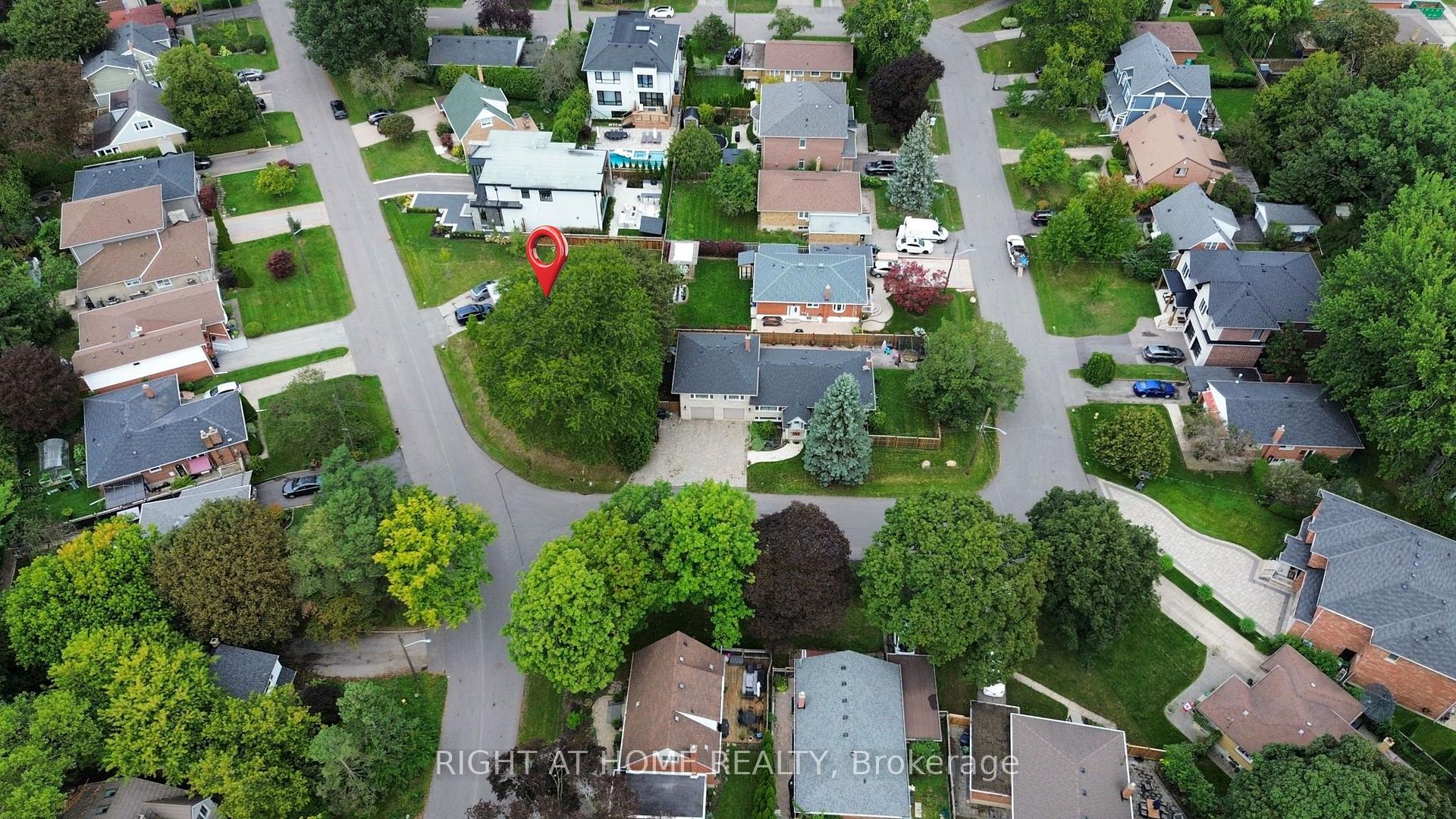 Photo 14 of 9 Appledale Road, Etobicoke, Princess-Rosethorn — HOMEH