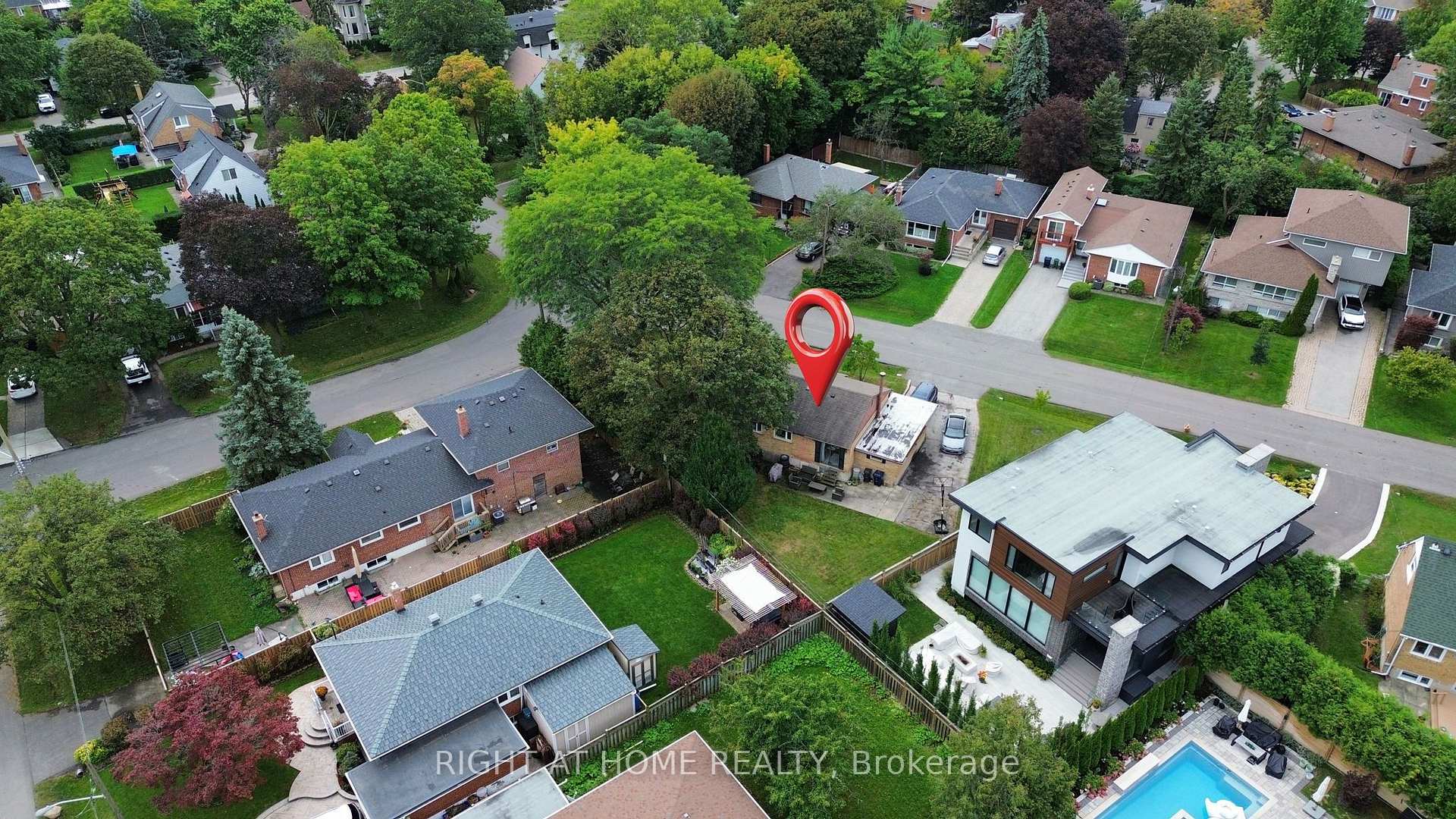 Photo 15 of 9 Appledale Road, Etobicoke, Princess-Rosethorn — HOMEH