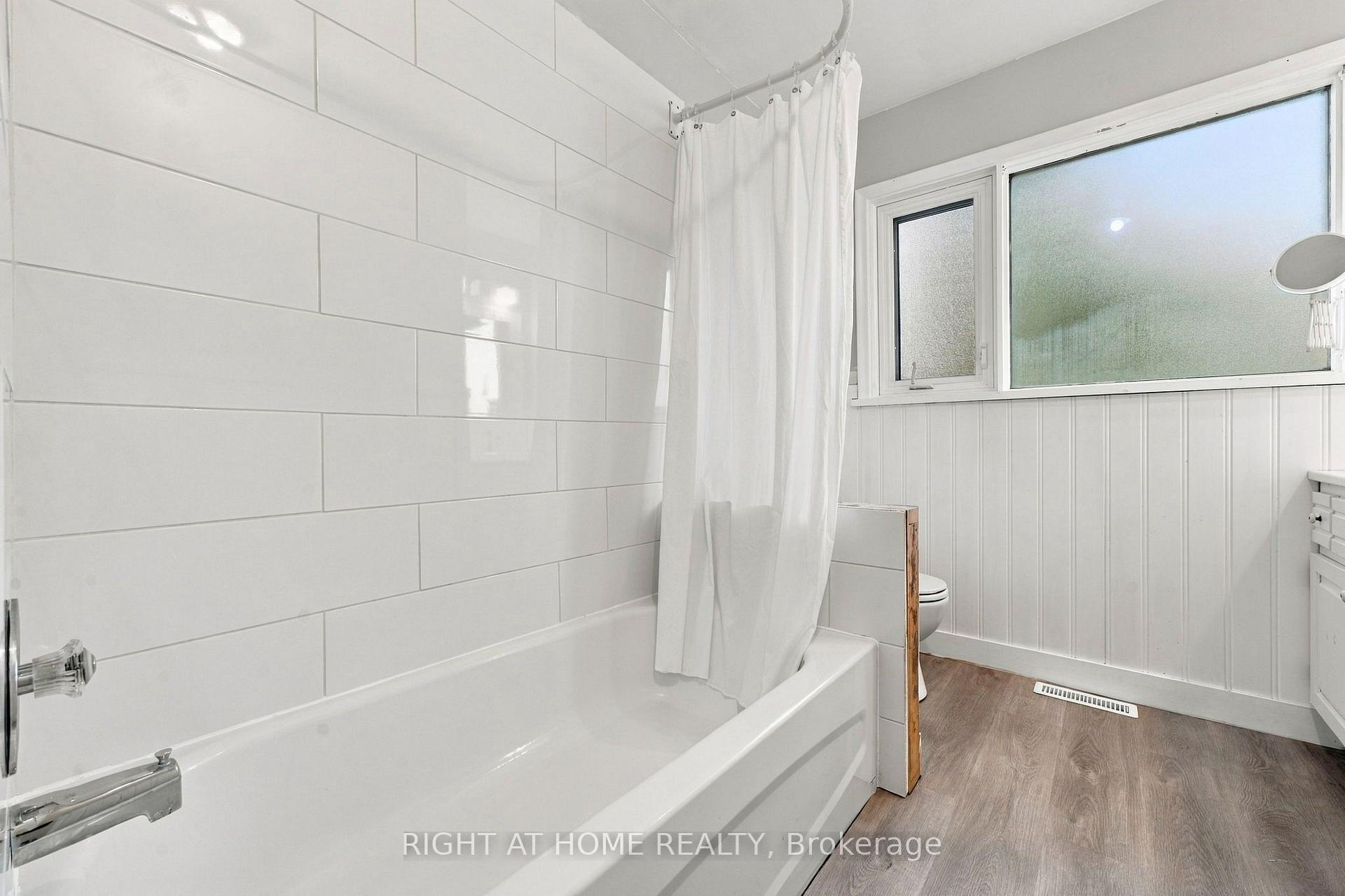 Photo 23 of 9 Appledale Road, Etobicoke, Princess-Rosethorn — HOMEH