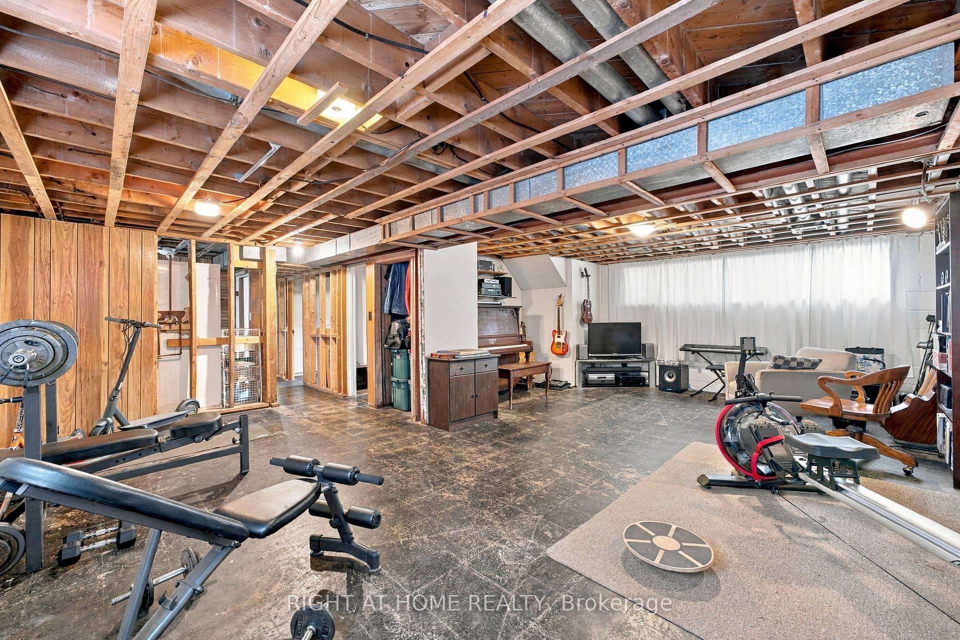 Photo 25 of 9 Appledale Road, Etobicoke, Princess-Rosethorn — HOMEH
