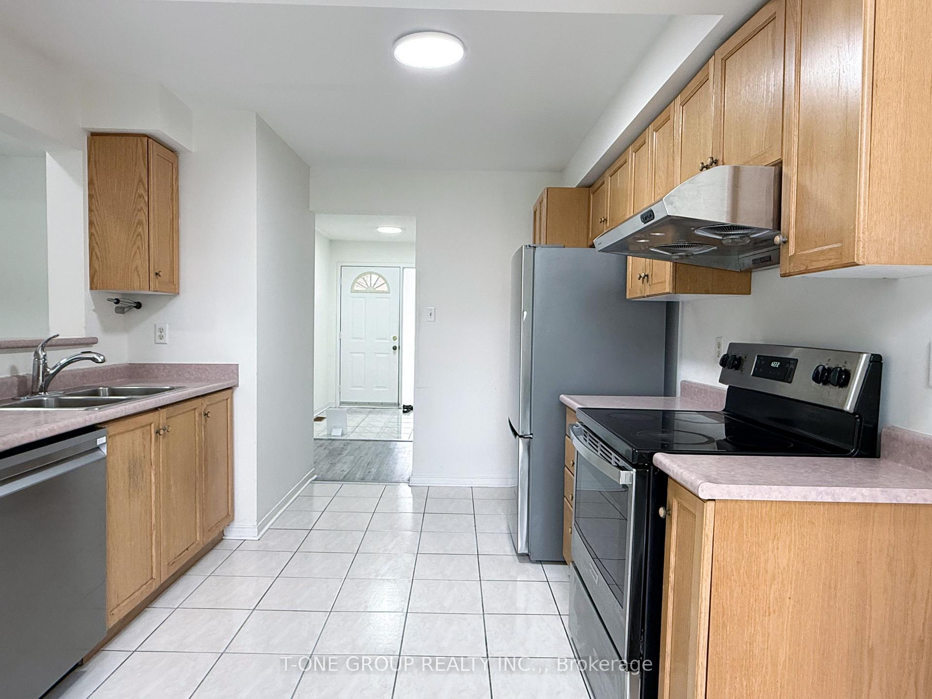 Photo 2 of 90 Bridlepath Street, Richmond Hill, Rouge Woods — HOMEH