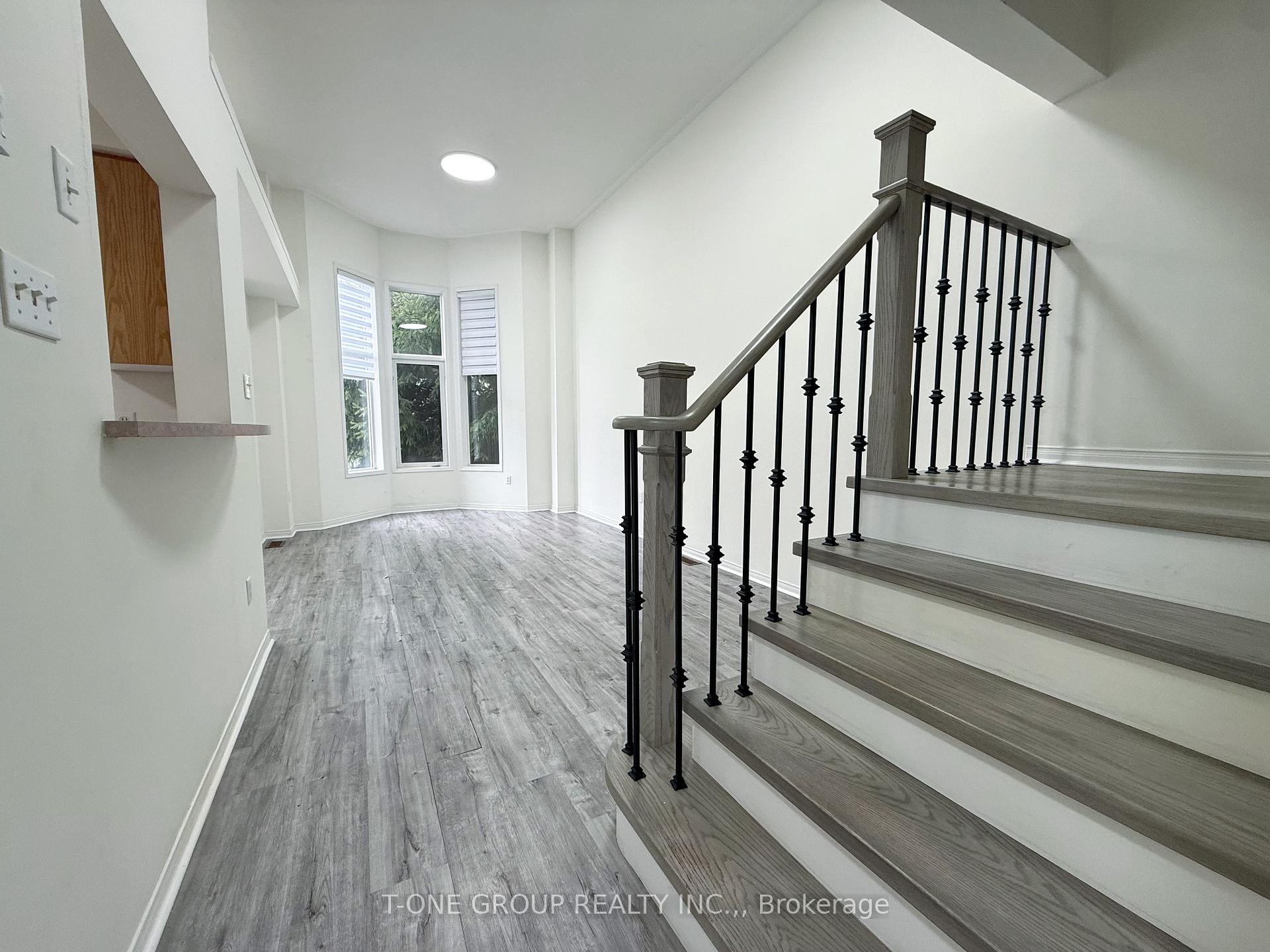 Photo 3 of 90 Bridlepath Street, Richmond Hill, Rouge Woods — HOMEH