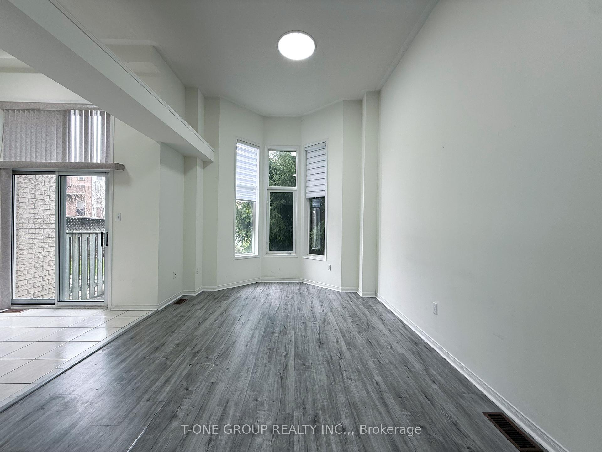 Photo 5 of 90 Bridlepath Street, Richmond Hill, Rouge Woods — HOMEH