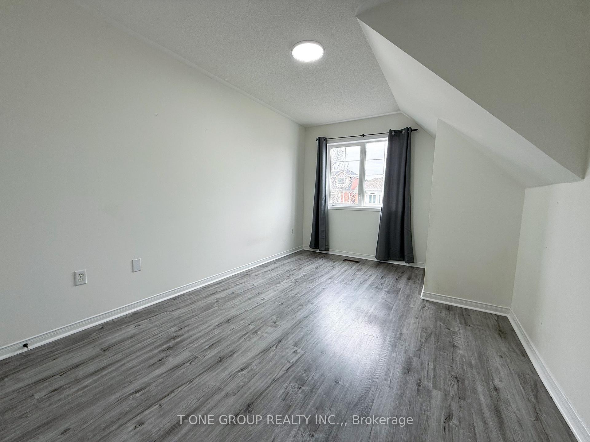 Photo 8 of 90 Bridlepath Street, Richmond Hill, Rouge Woods — HOMEH