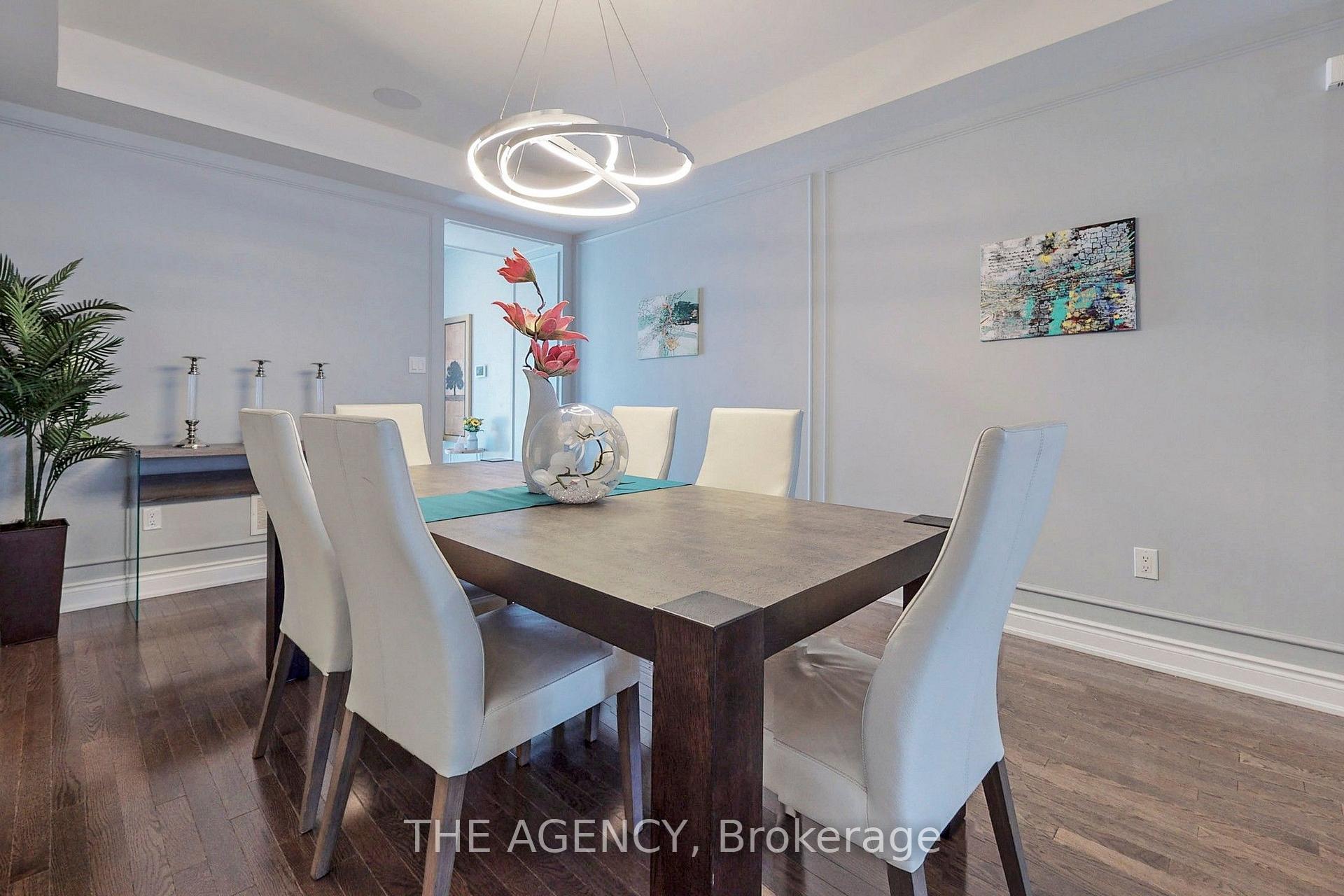 Photo 3 of 7 Kipling Grove Court, Etobicoke, Princess-Rosethorn — HOMEH