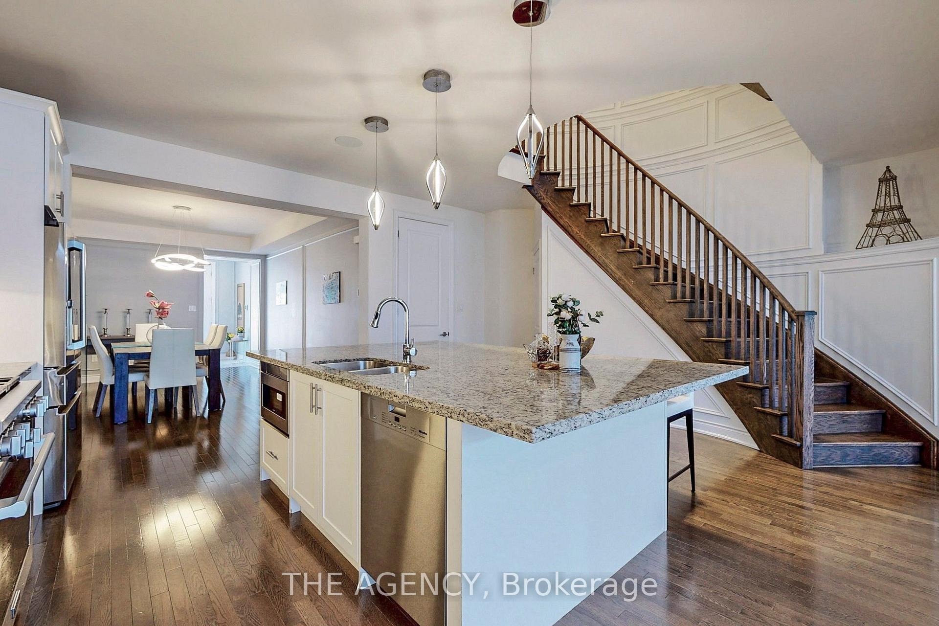 Photo 6 of 7 Kipling Grove Court, Etobicoke, Princess-Rosethorn — HOMEH