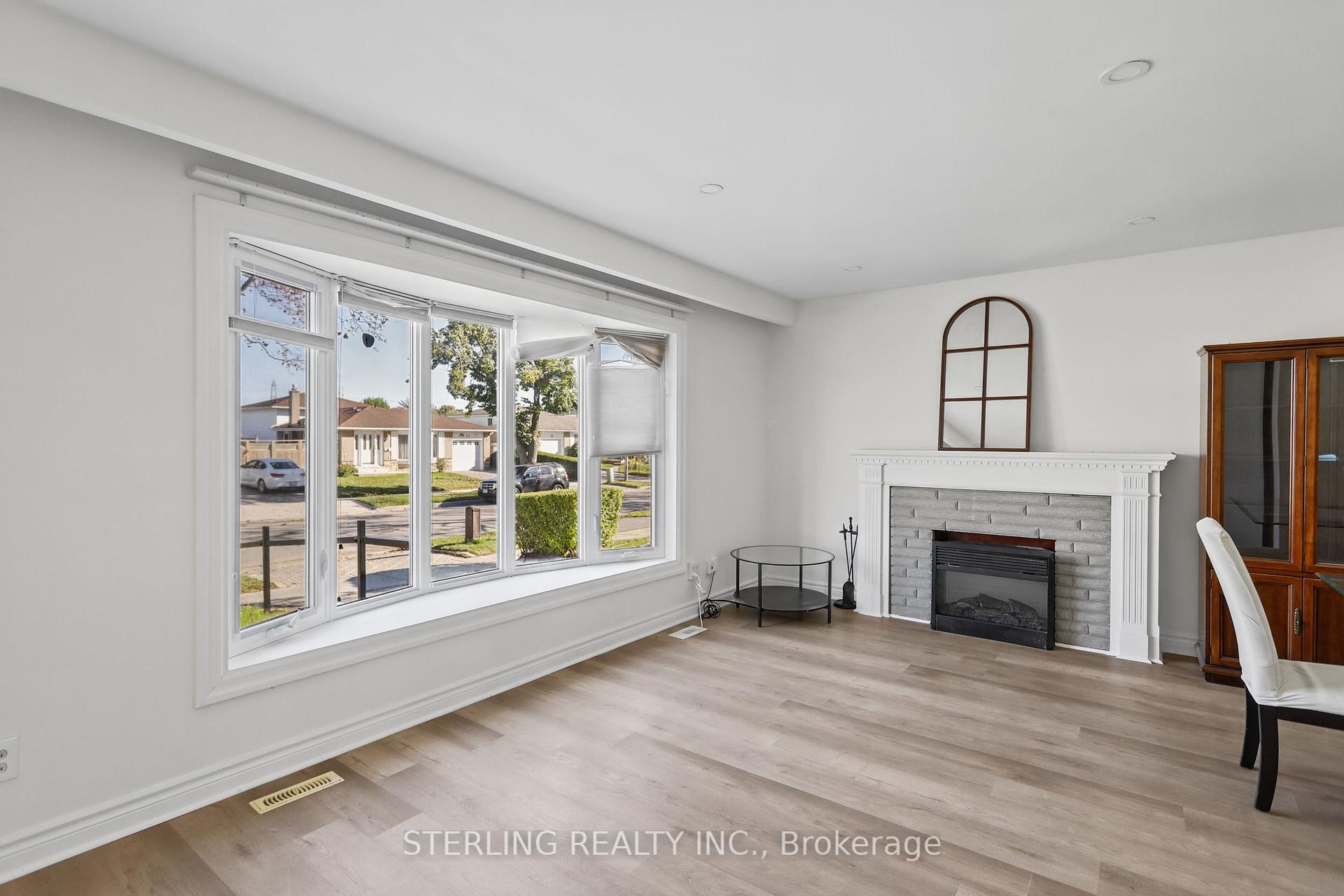 Photo 8 of 27 Oakmeadow Boulevard, Scarborough, Morningside — HOMEH