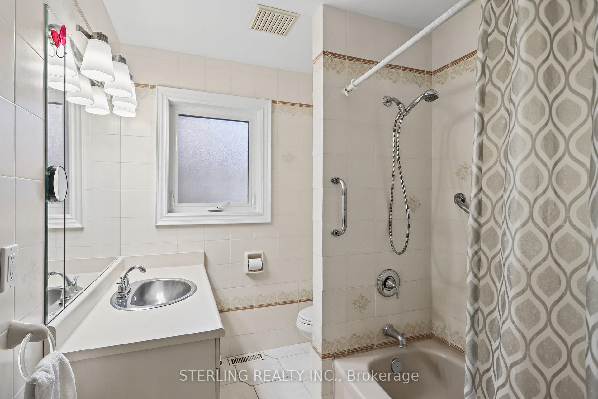 Photo 15 of 27 Oakmeadow Boulevard, Scarborough, Morningside — HOMEH