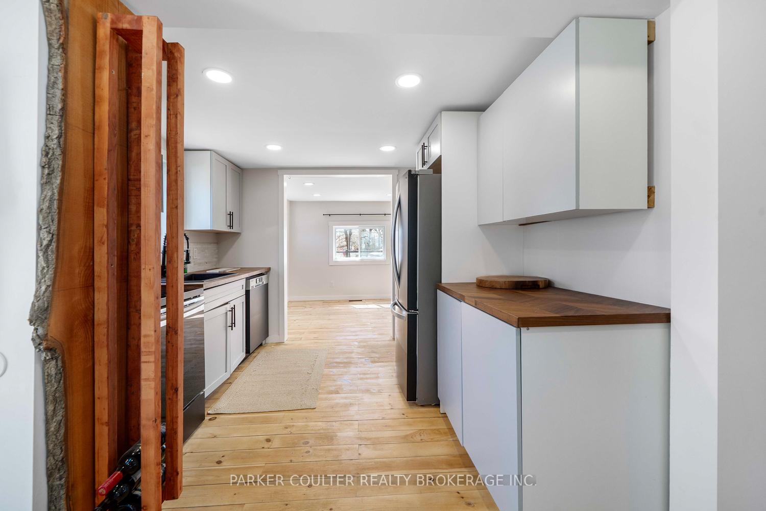 Photo 3 of 160 Duckworth Street, Barrie, Codrington — HOMEH