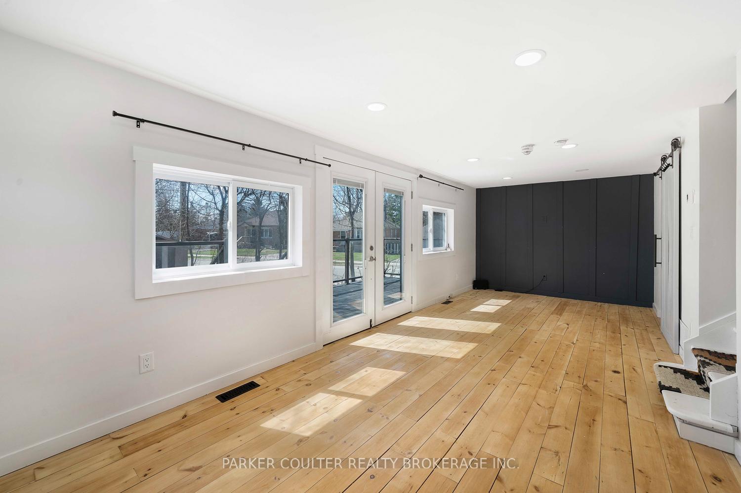 Photo 9 of 160 Duckworth Street, Barrie, Codrington — HOMEH
