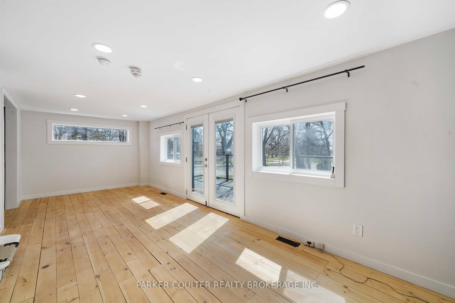 Photo 13 of 160 Duckworth Street, Barrie, Codrington — HOMEH