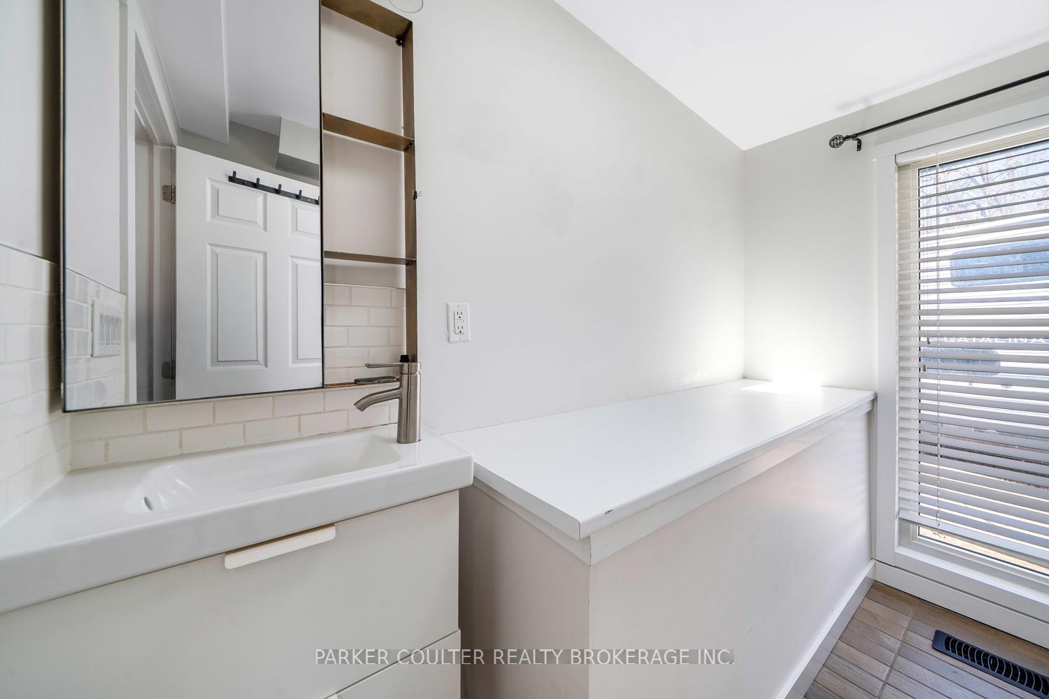 Photo 16 of 160 Duckworth Street, Barrie, Codrington — HOMEH
