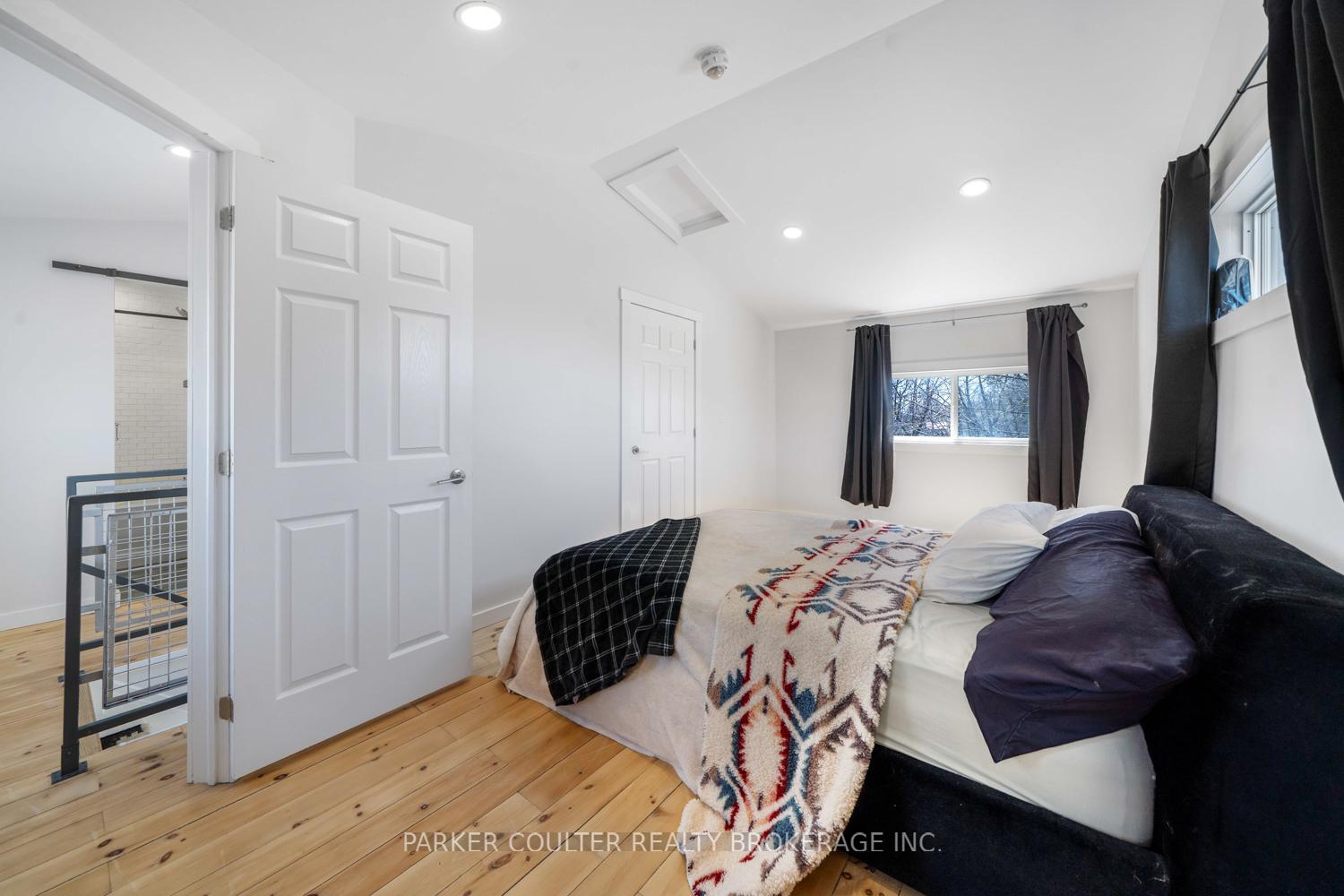 Photo 19 of 160 Duckworth Street, Barrie, Codrington — HOMEH