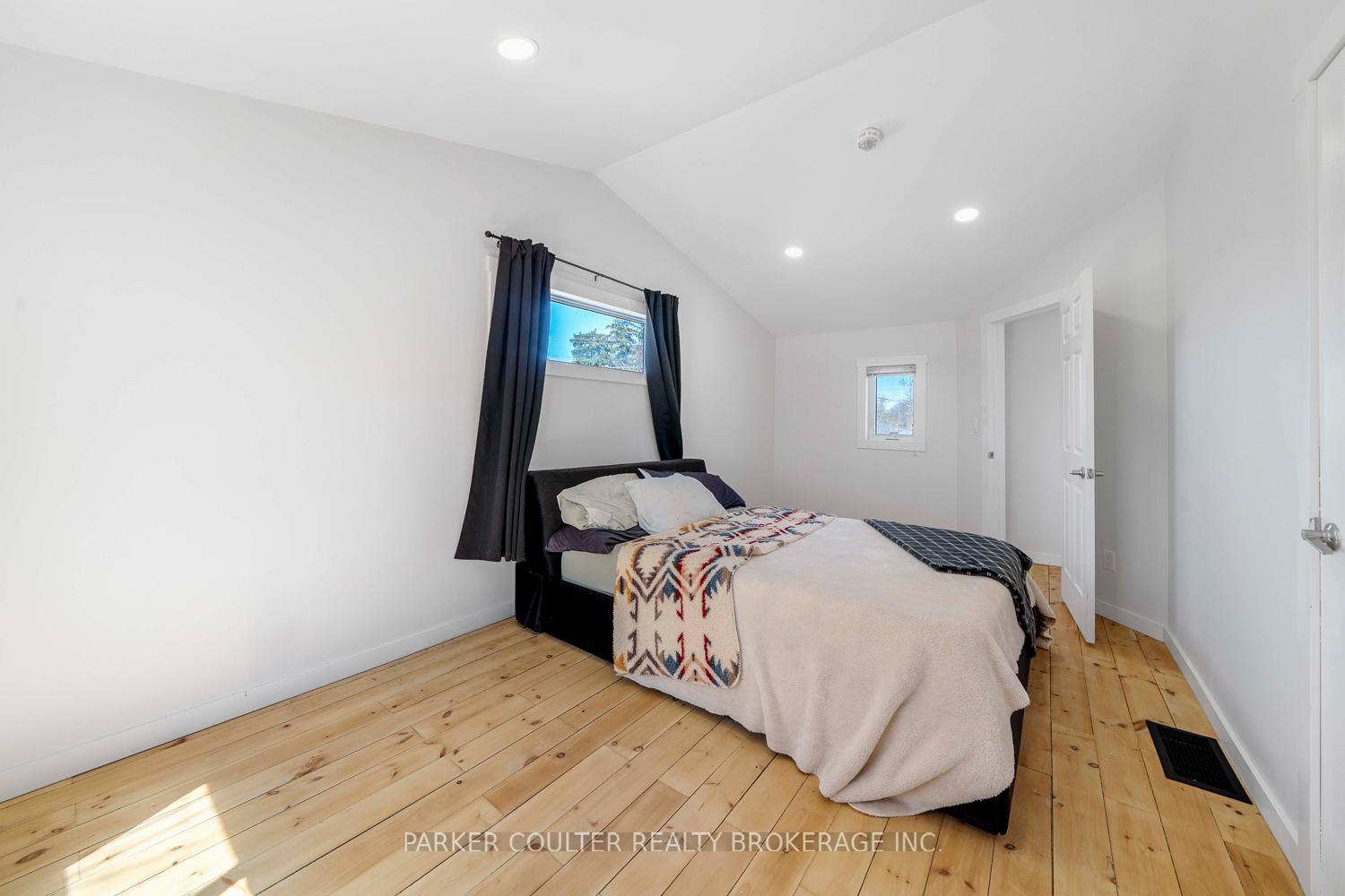 Photo 20 of 160 Duckworth Street, Barrie, Codrington — HOMEH