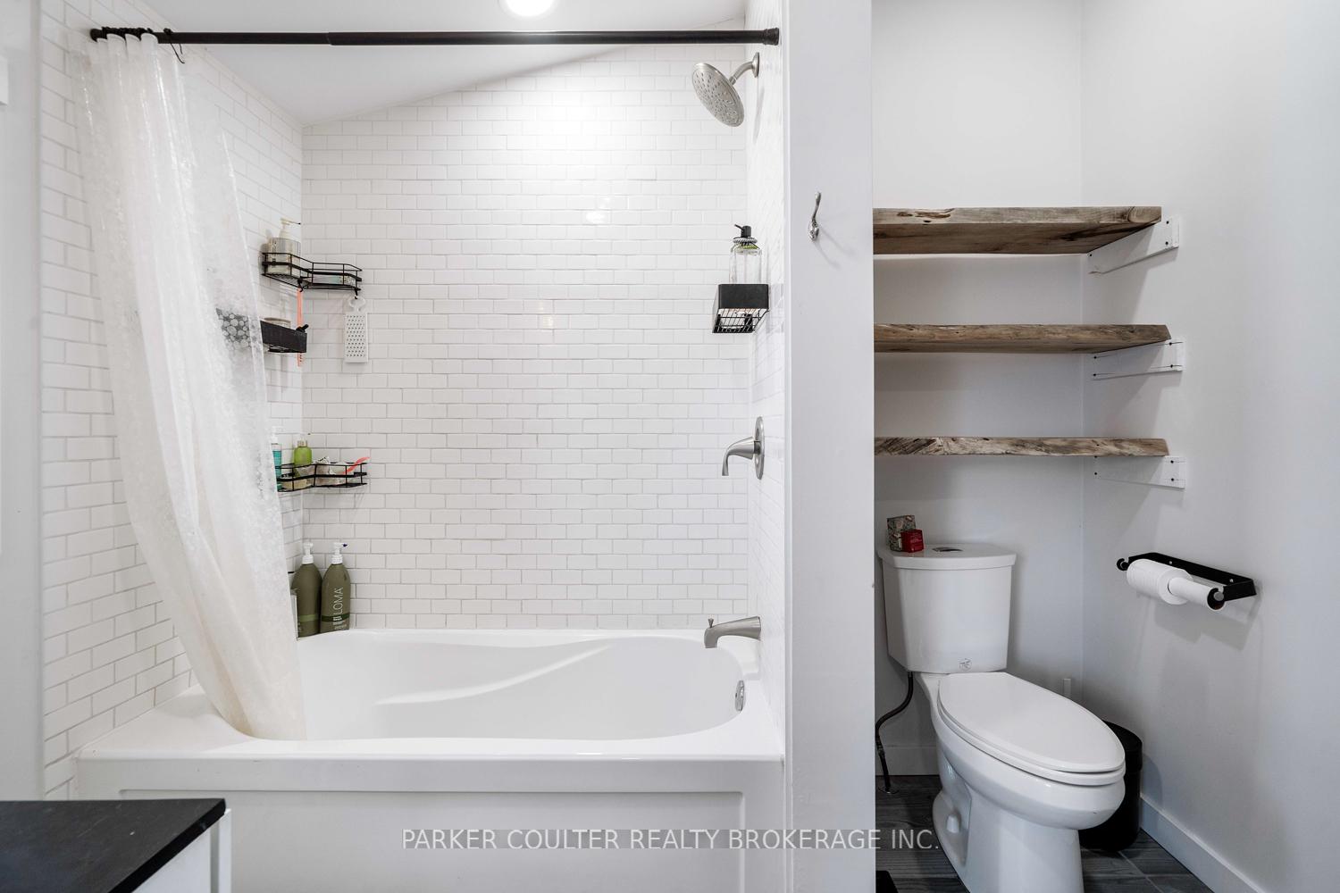 Photo 21 of 160 Duckworth Street, Barrie, Codrington — HOMEH