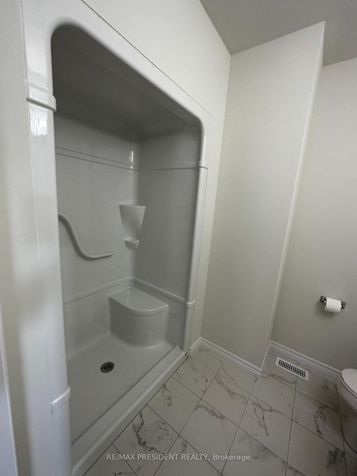 Photo 5 of 1075 Aspen Ridge Crescent, Lakeshore, Emeryville — HOMEH