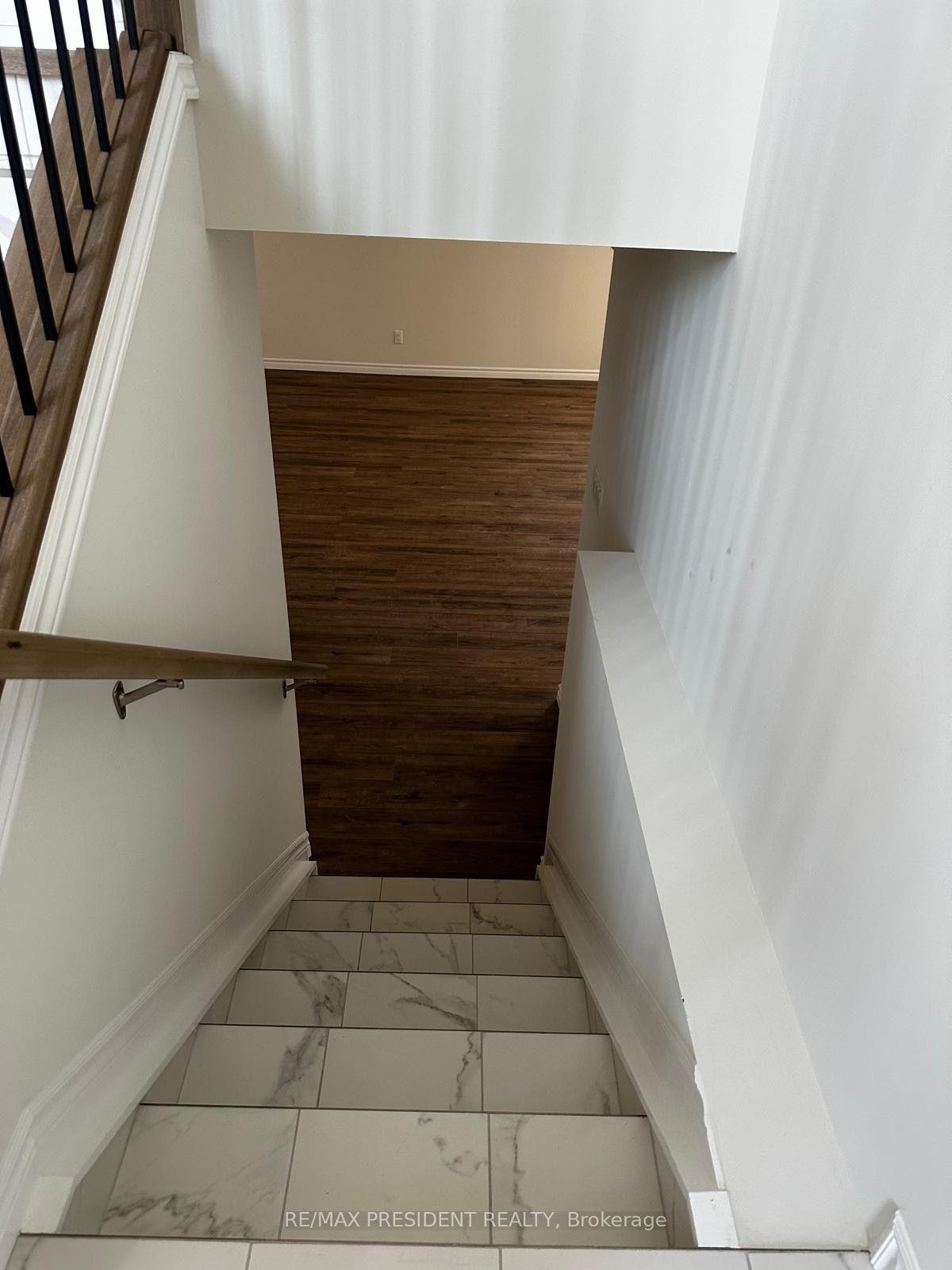 Photo 9 of 1075 Aspen Ridge Crescent, Lakeshore, Emeryville — HOMEH
