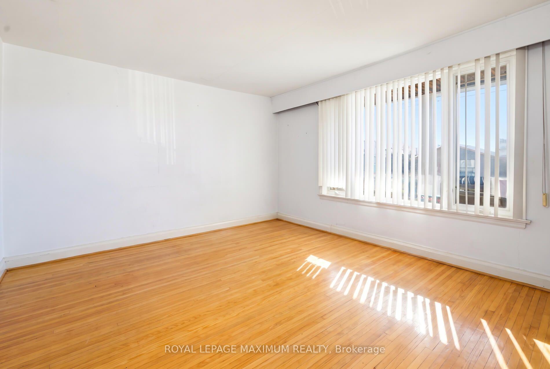 Photo 3 of 84 Gilley Road, North York, Downsview-Roding-CFB — HOMEH
