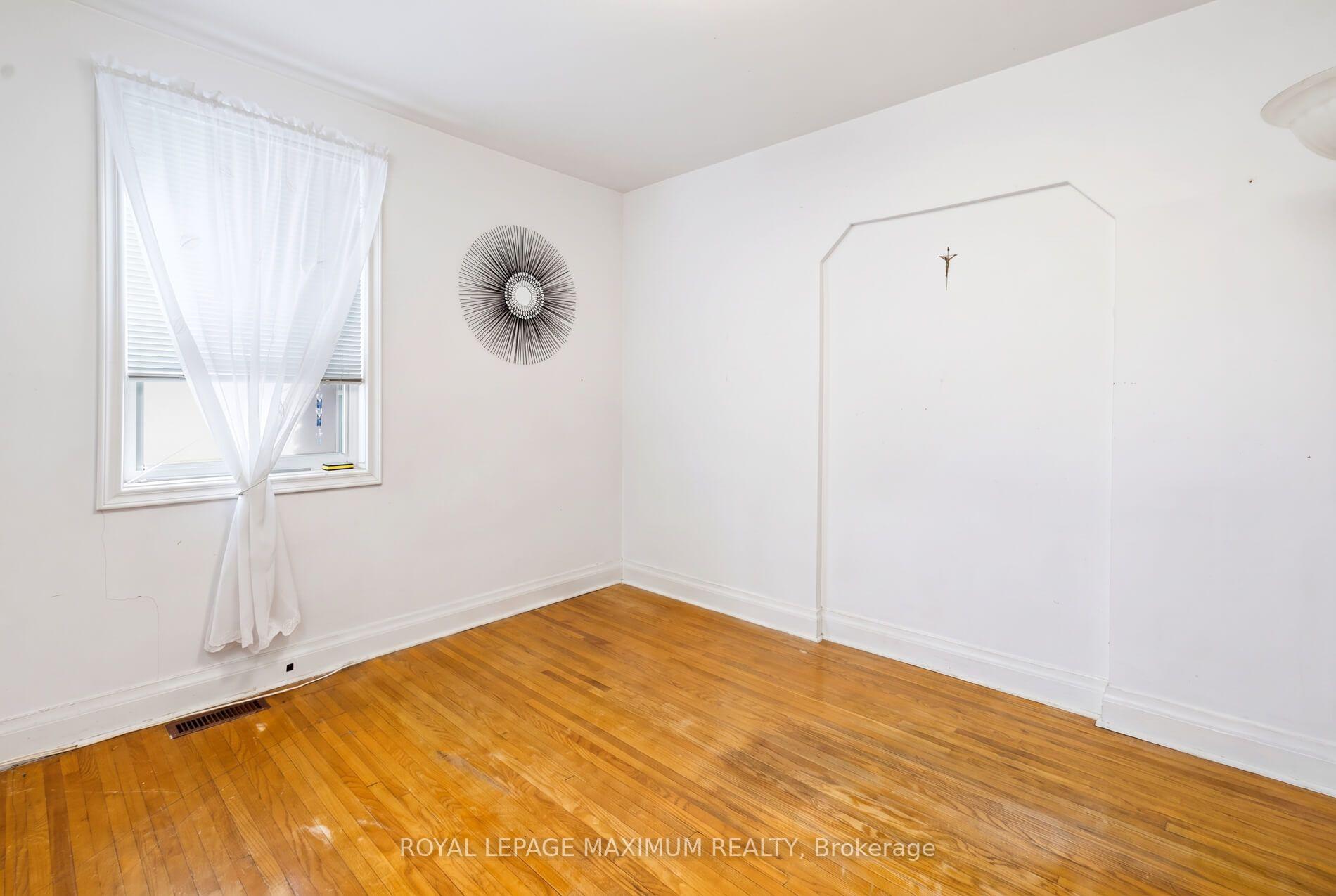 Photo 4 of 84 Gilley Road, North York, Downsview-Roding-CFB — HOMEH