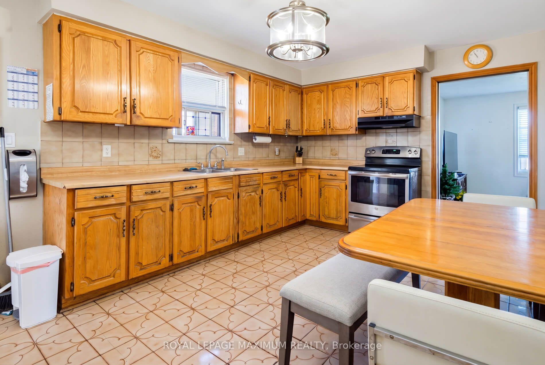 Photo 7 of 84 Gilley Road, North York, Downsview-Roding-CFB — HOMEH