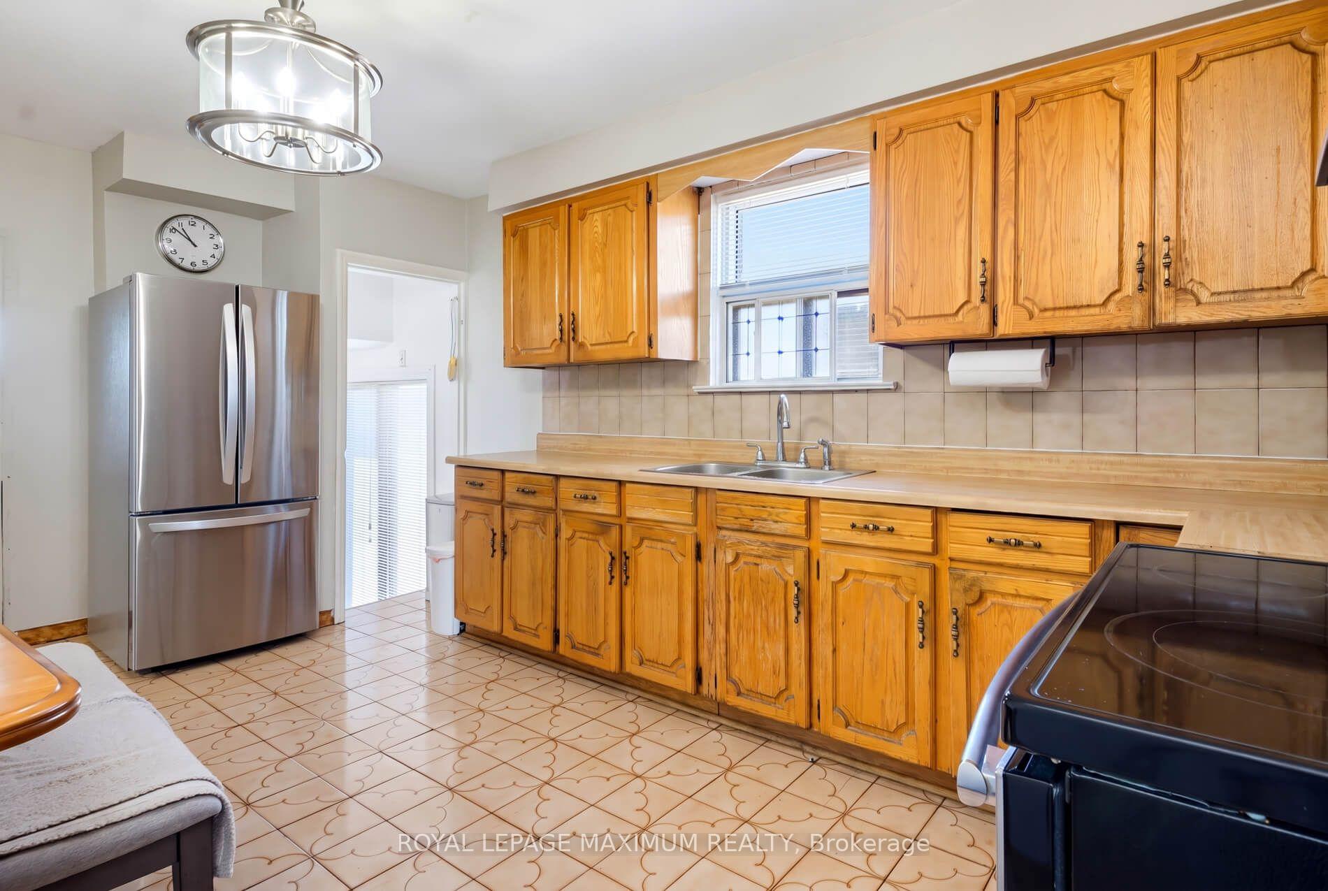 Photo 9 of 84 Gilley Road, North York, Downsview-Roding-CFB — HOMEH
