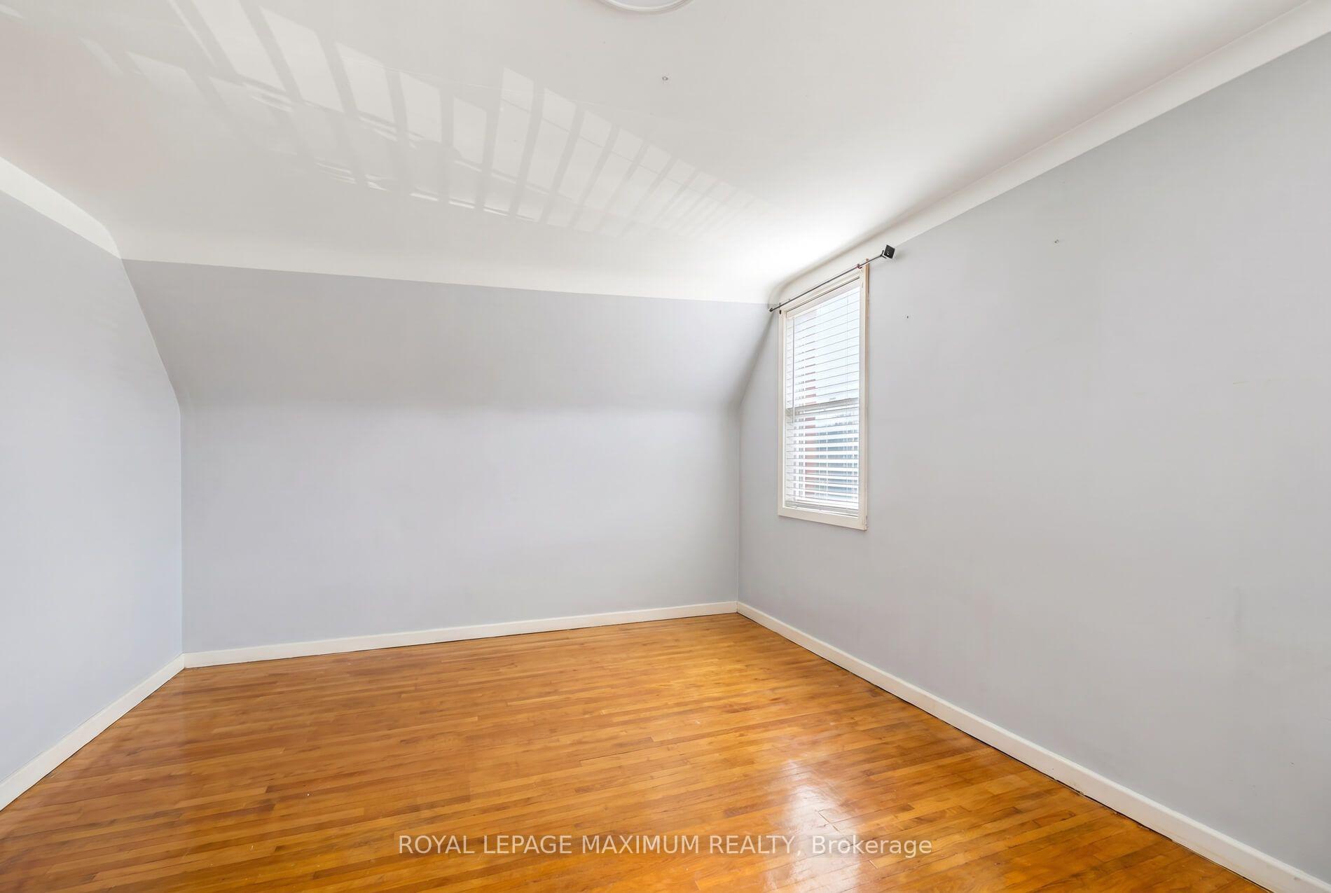 Photo 12 of 84 Gilley Road, North York, Downsview-Roding-CFB — HOMEH