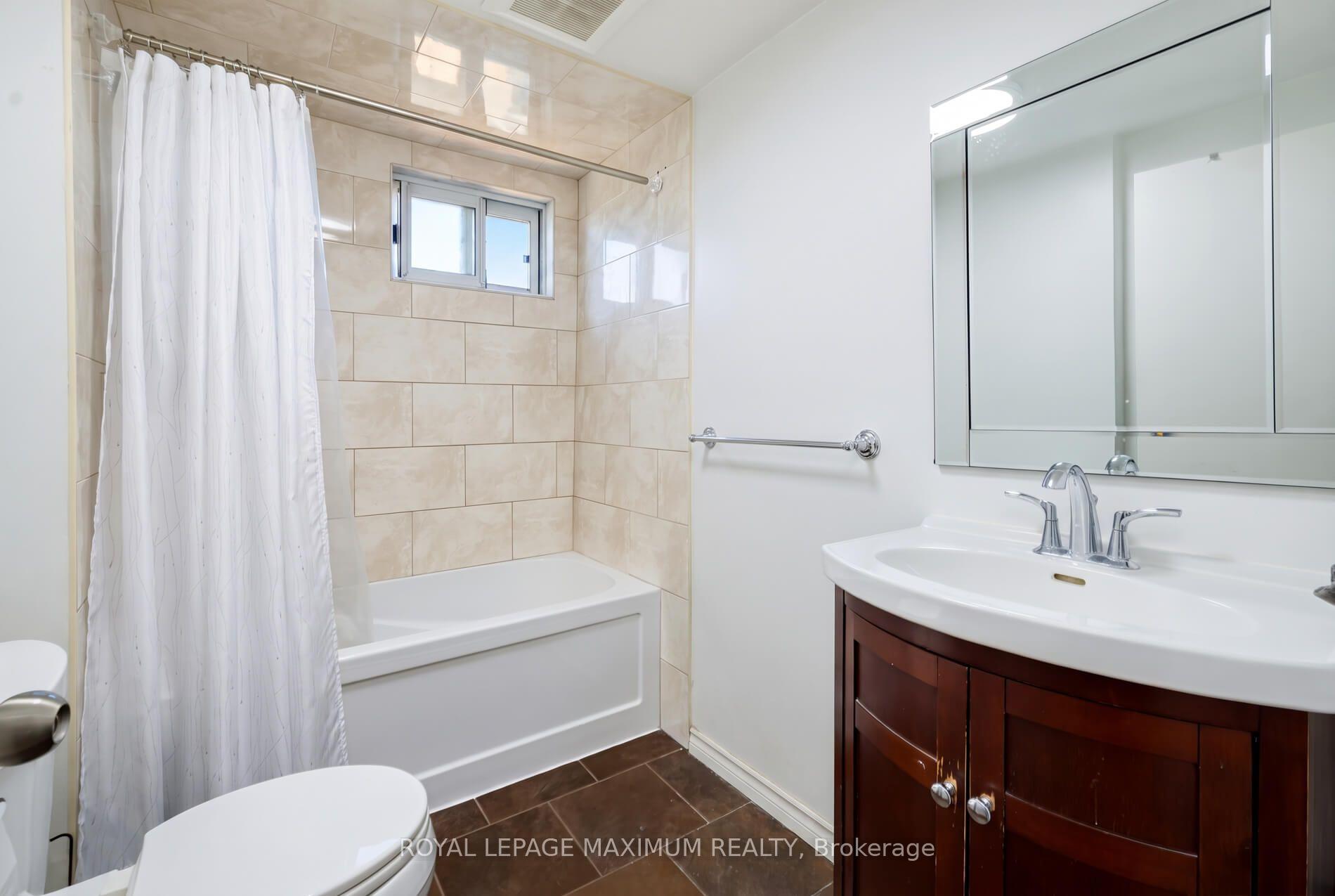 Photo 13 of 84 Gilley Road, North York, Downsview-Roding-CFB — HOMEH