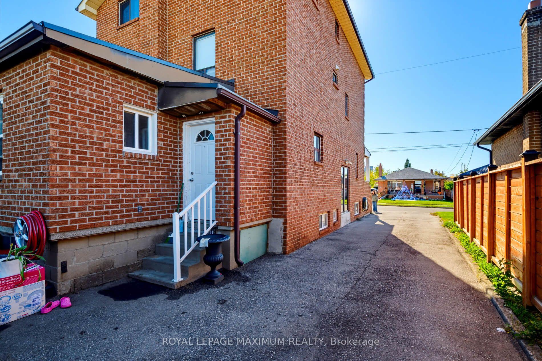 Photo 19 of 84 Gilley Road, North York, Downsview-Roding-CFB — HOMEH