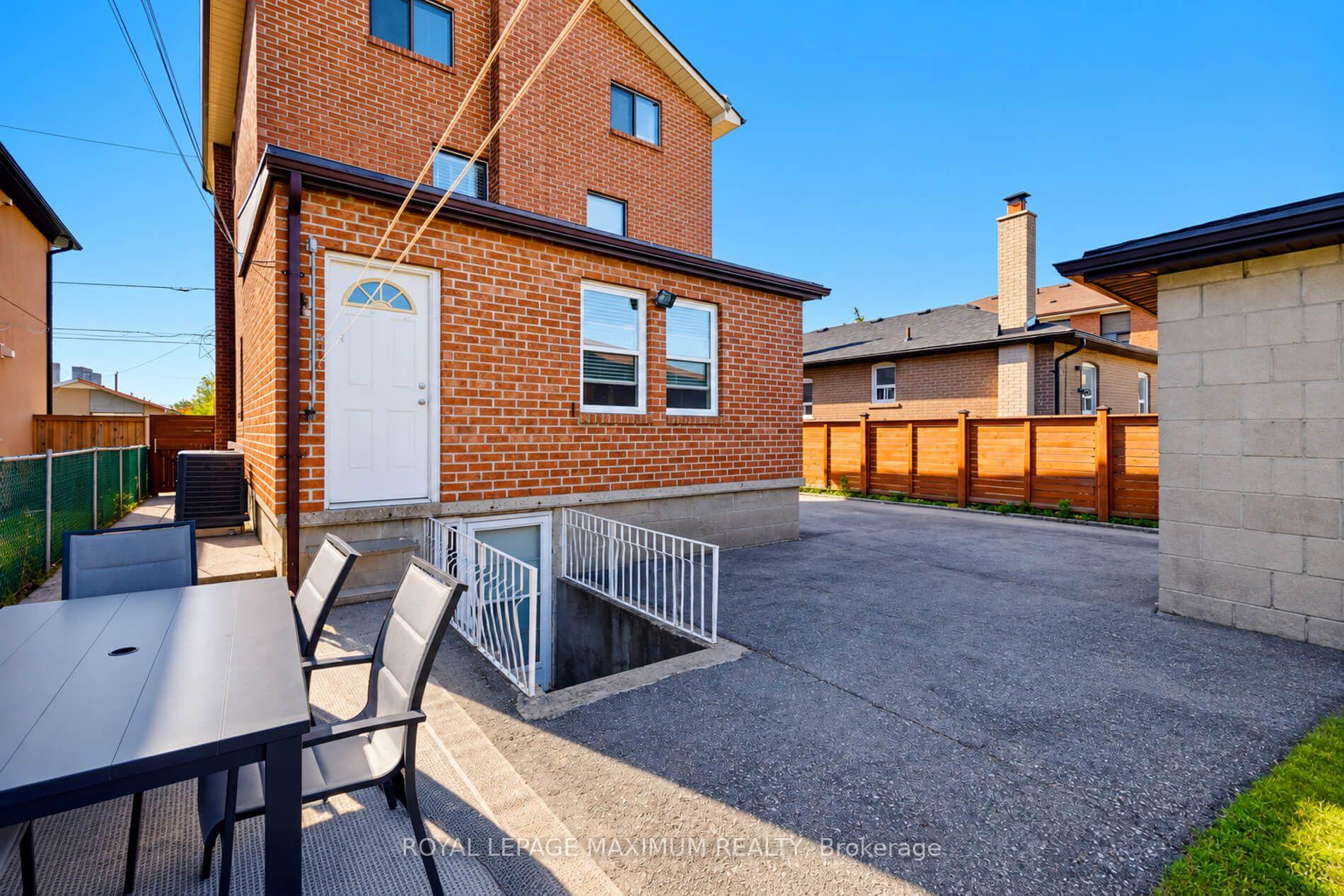 Photo 27 of 84 Gilley Road, North York, Downsview-Roding-CFB — HOMEH