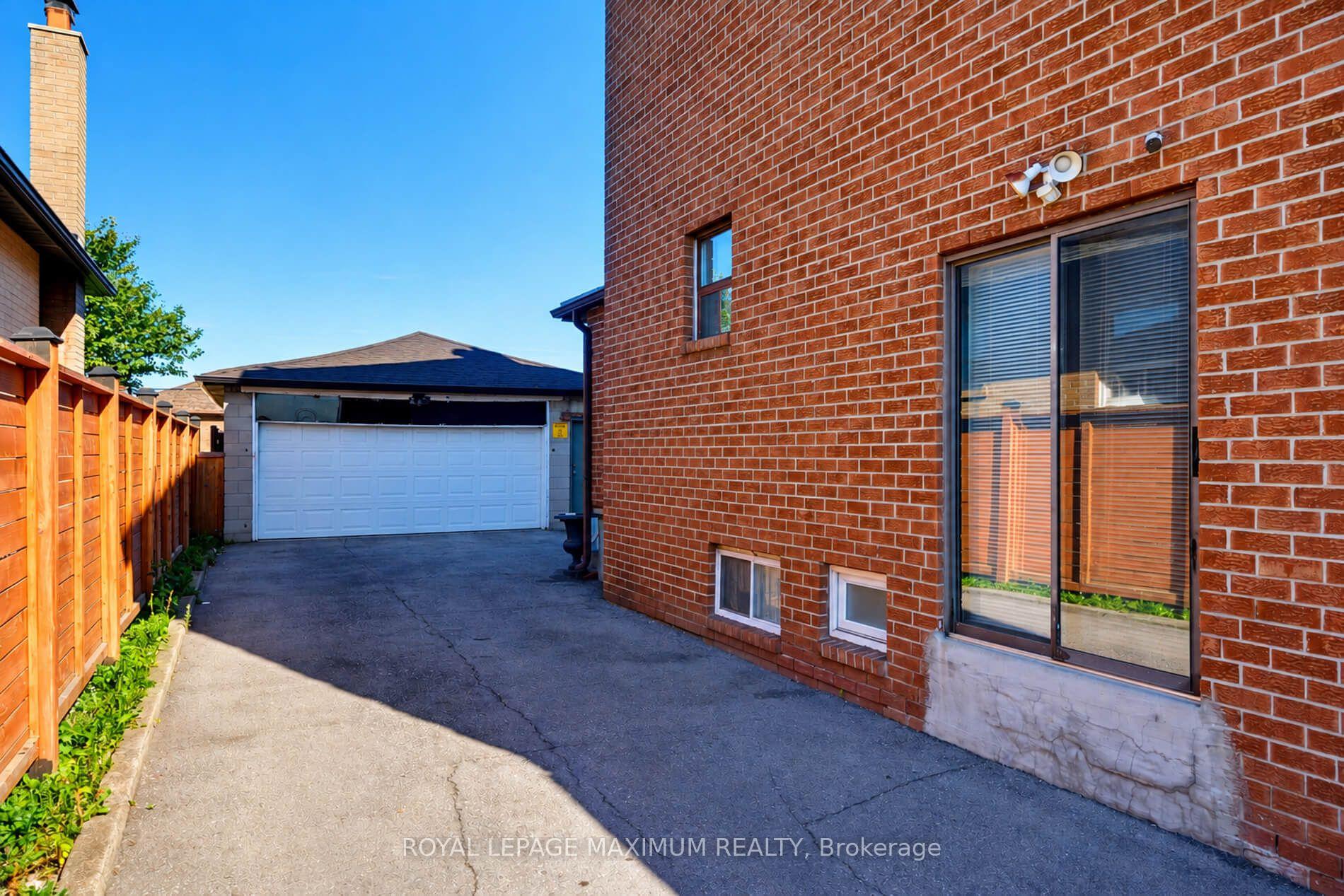 Photo 28 of 84 Gilley Road, North York, Downsview-Roding-CFB — HOMEH