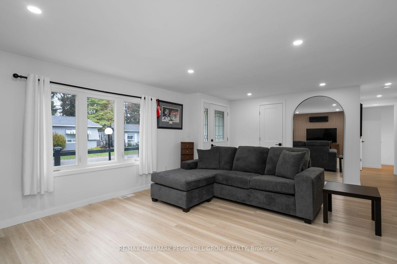 Photo 3 of 15 Cherrywood Lane, Innisfil, Rural Innisfil — HOMEH