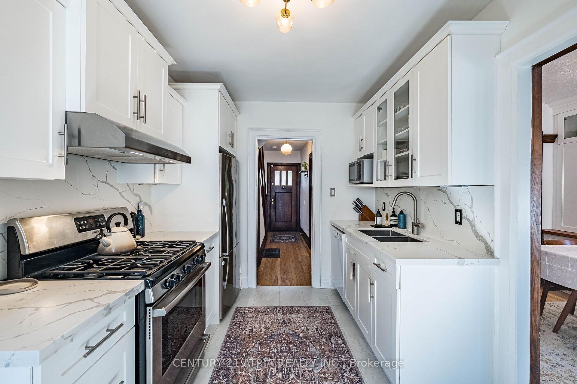 Photo 11 of 59 Fifth Street, Etobicoke, New Toronto — HOMEH