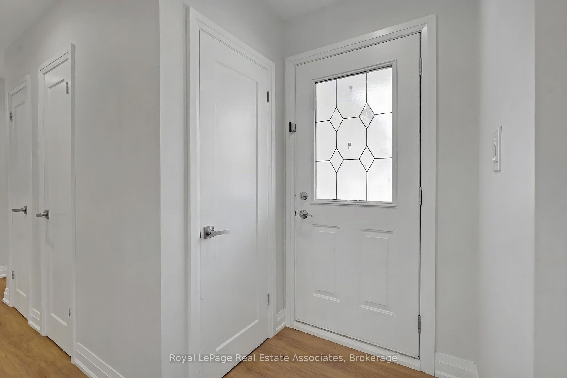 Photo 5 of 2086 Bridge Road, Oakville, West — HOMEH