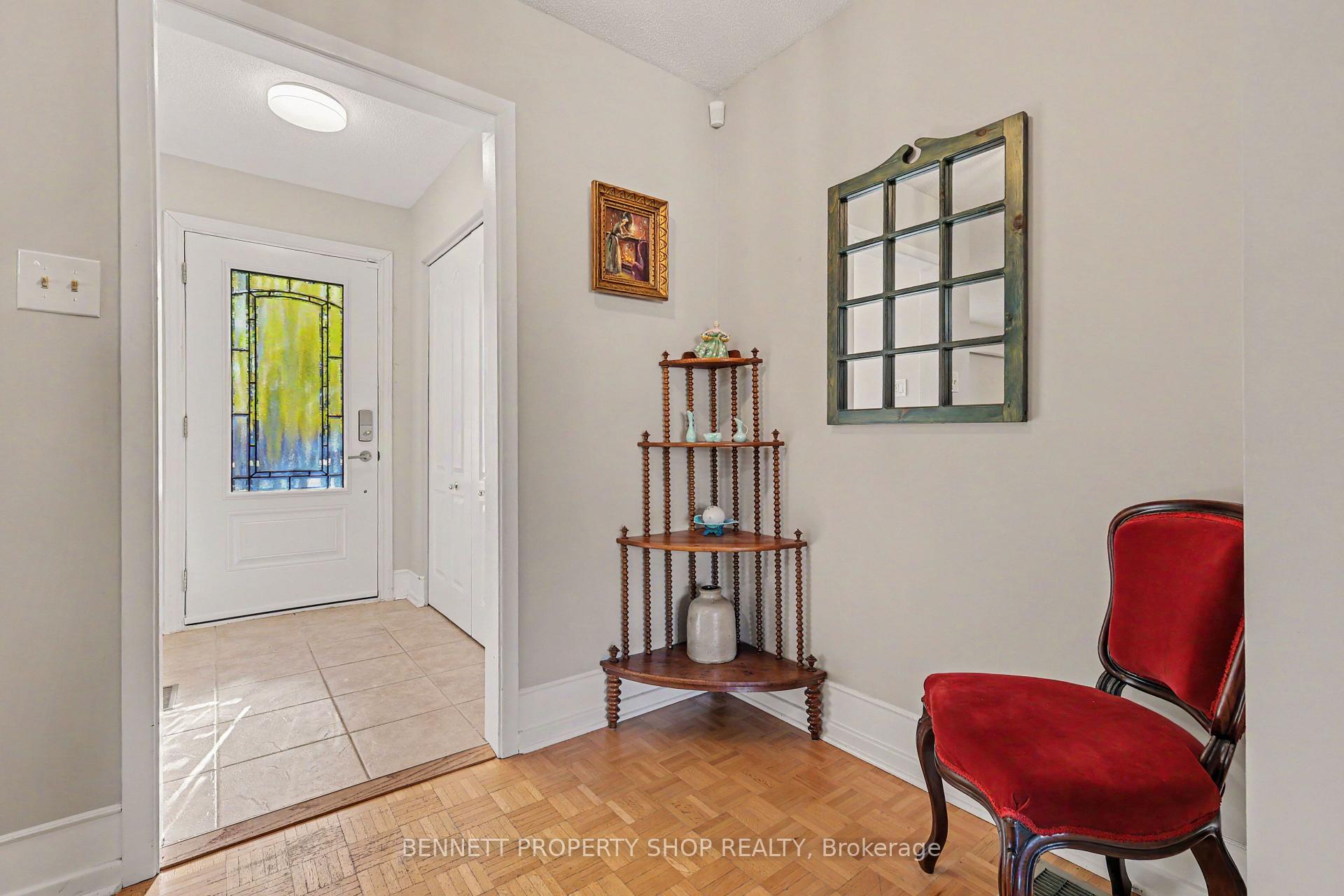 Photo 3 of 1486 Ridgebrook Drive, Ottawa, Pineview — HOMEH